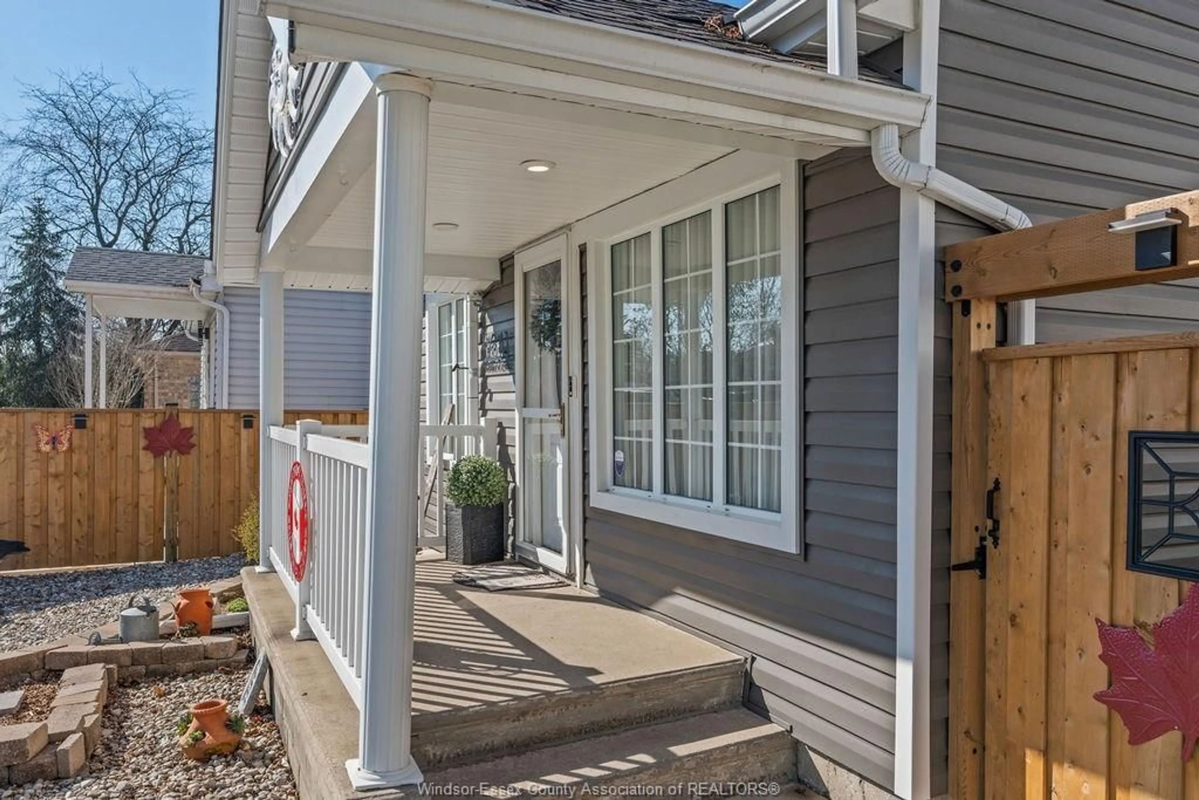 Indoor entryway for 341 Frank, Windsor Ontario N8S 3N9