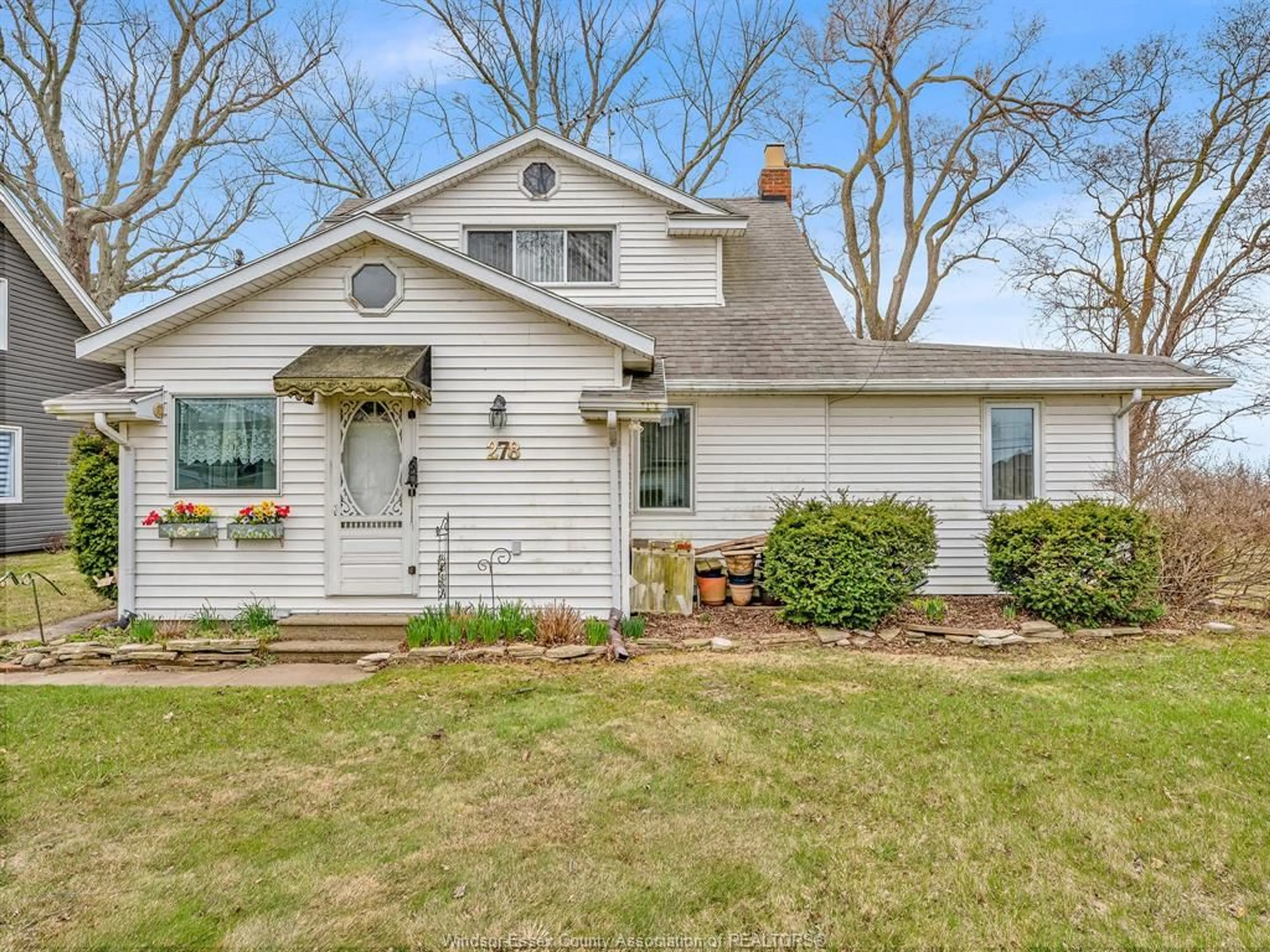 Home with vinyl exterior material, street for 278 ROBSON Rd, Leamington Ontario N8H 5R4