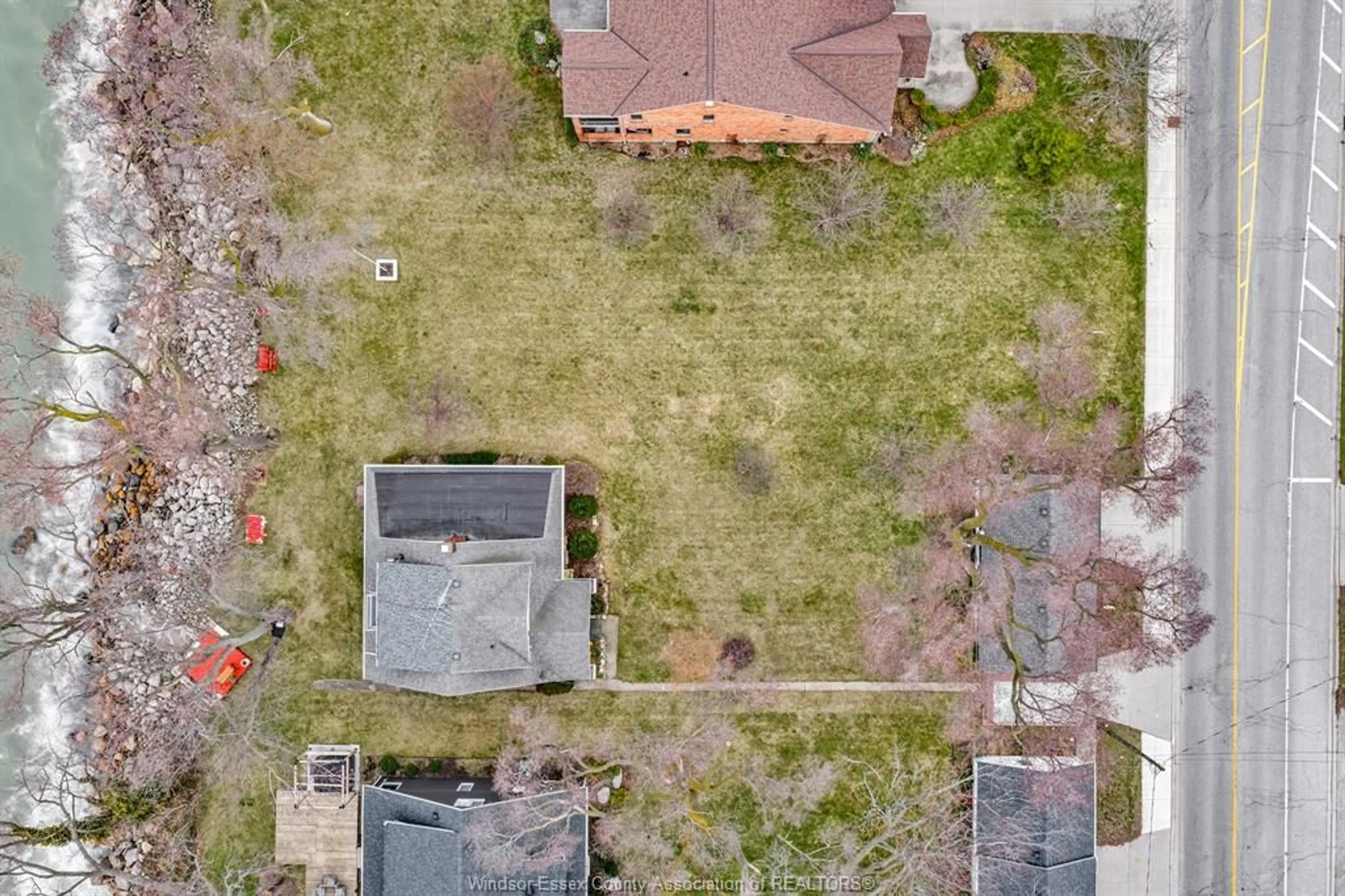 A pic from outside/outdoor area/front of a property/back of a property/a pic from drone, street for V/L ROBSON Rd, Leamington Ontario N8H 5R4