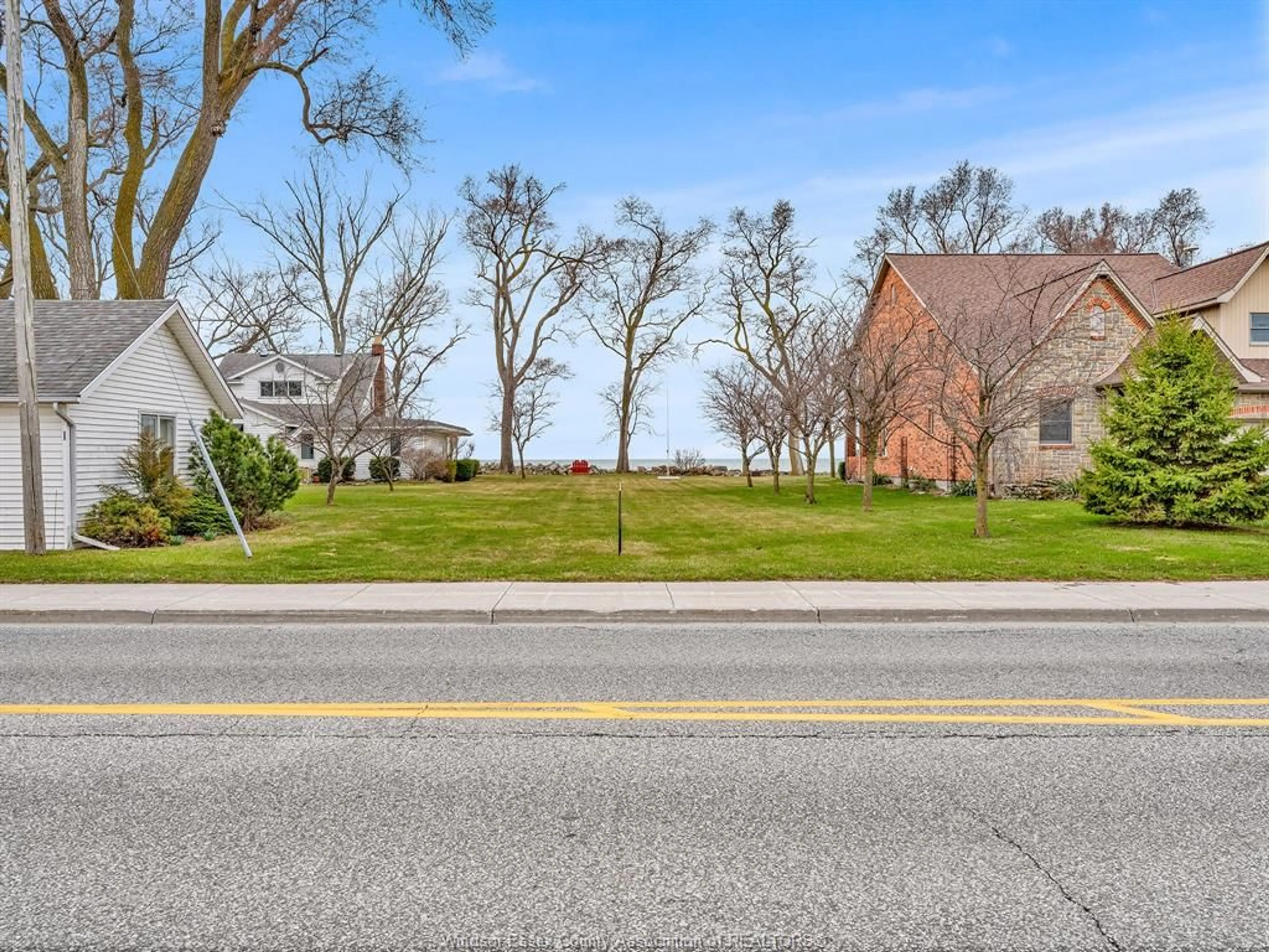 A pic from outside/outdoor area/front of a property/back of a property/a pic from drone, street for V/L ROBSON Rd, Leamington Ontario N8H 5R4