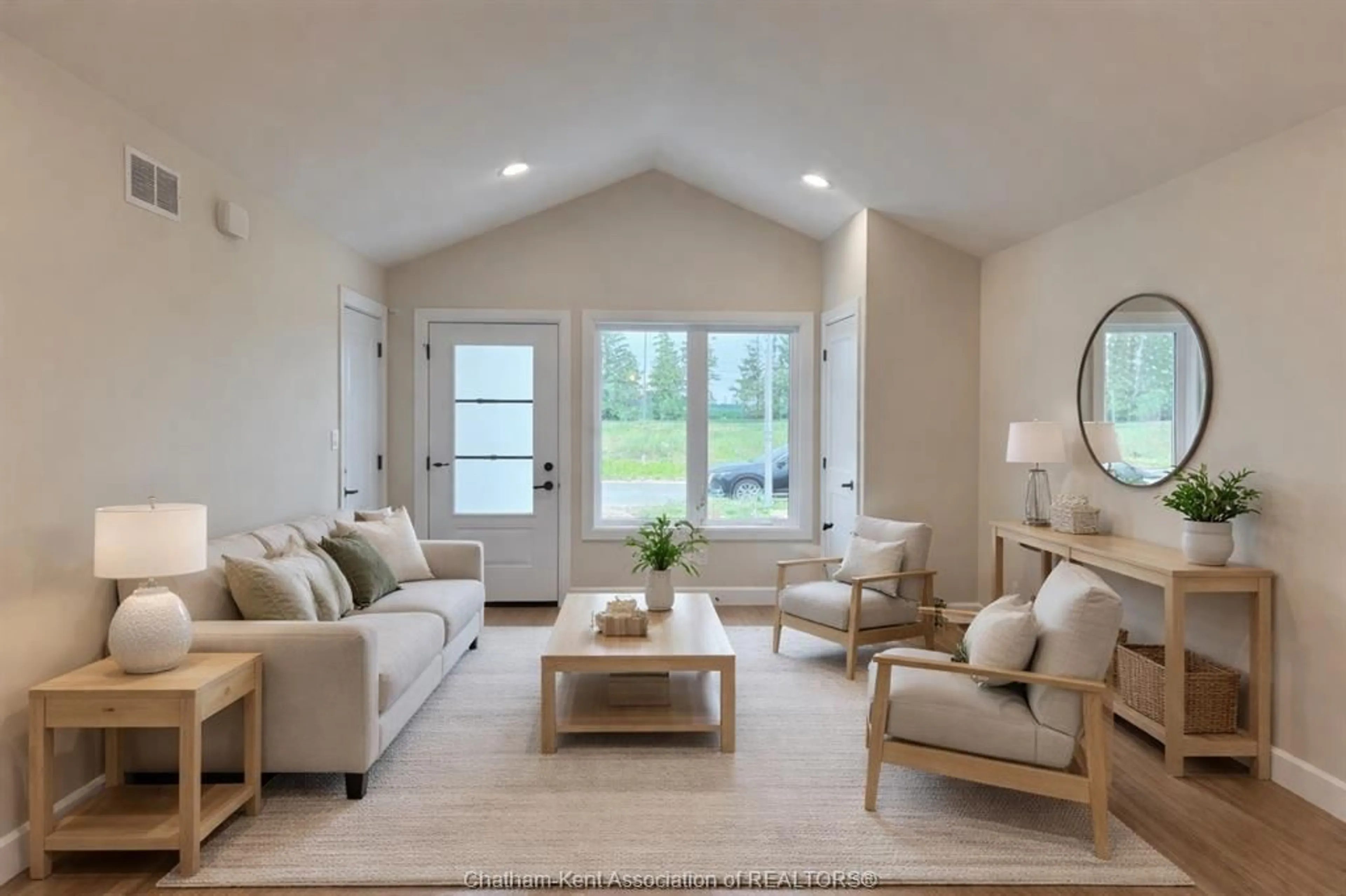 Living room with furniture, unknown for 216 IRONWOOD Trail, Chatham Ontario N7M 0T3