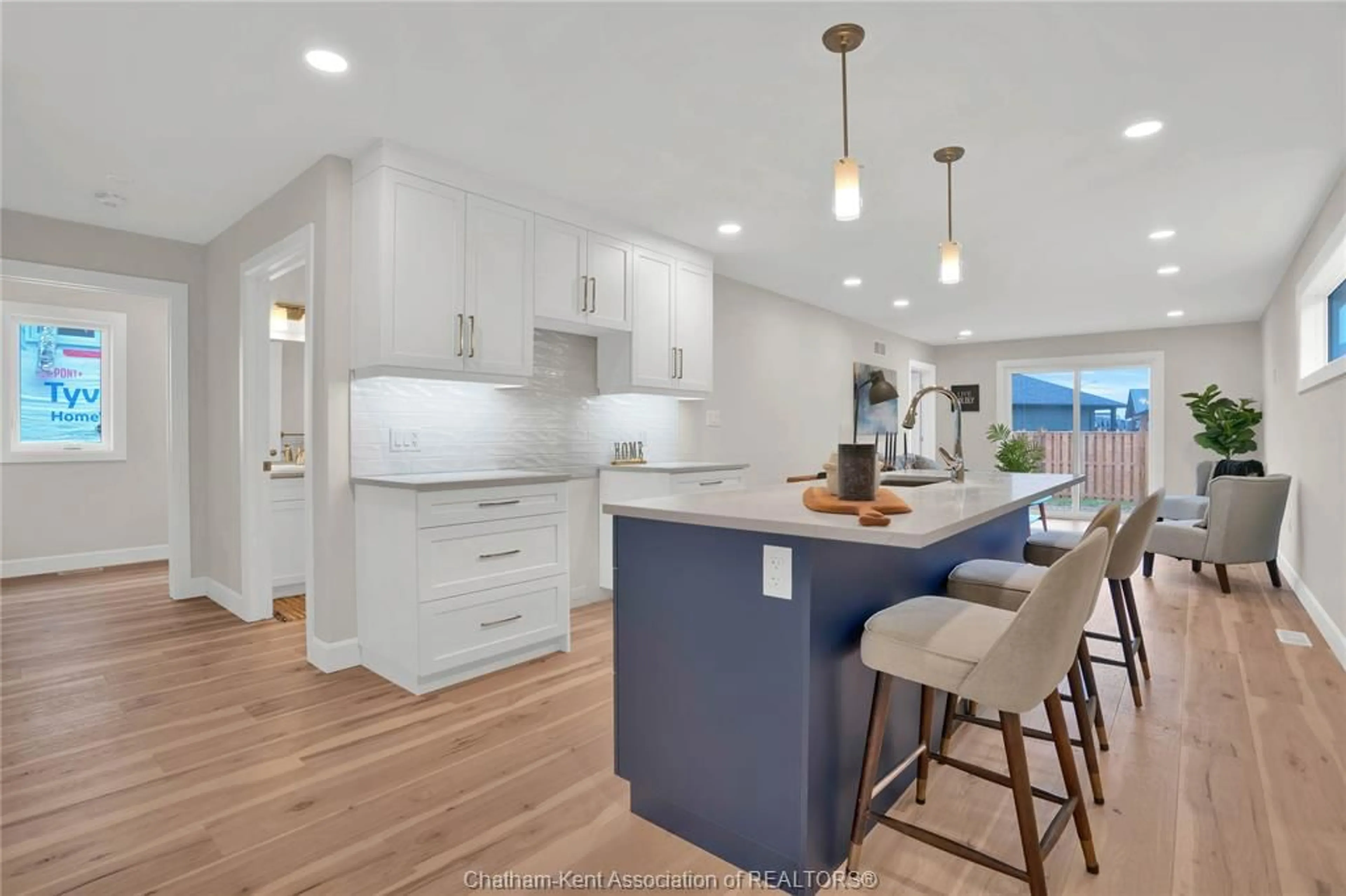 Open concept kitchen, unknown for 166 IRONWOOD Trail, Chatham Ontario N7M 0T3