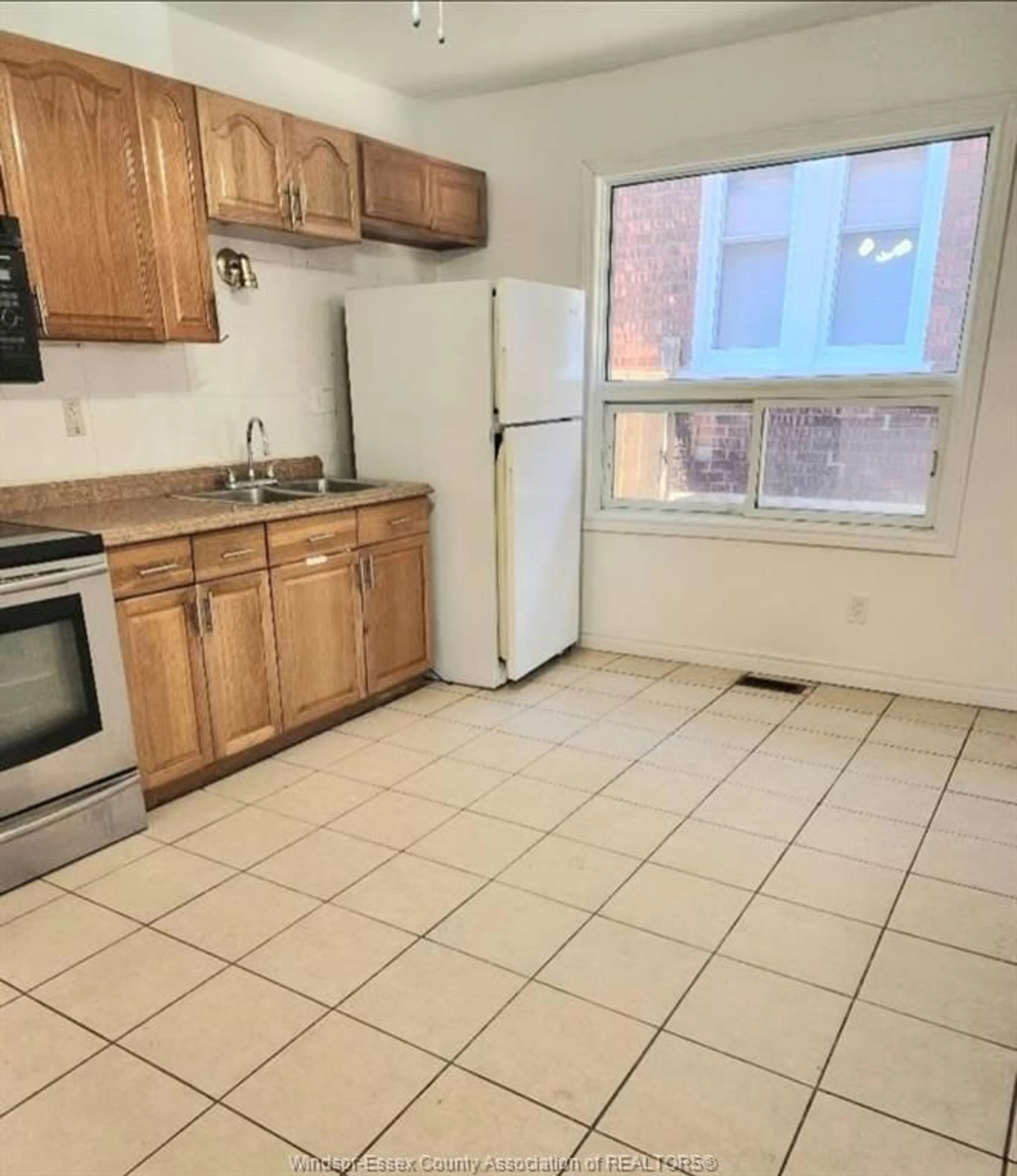 Standard kitchen, unknown for 1561 York St, Windsor Ontario N8X 1W5