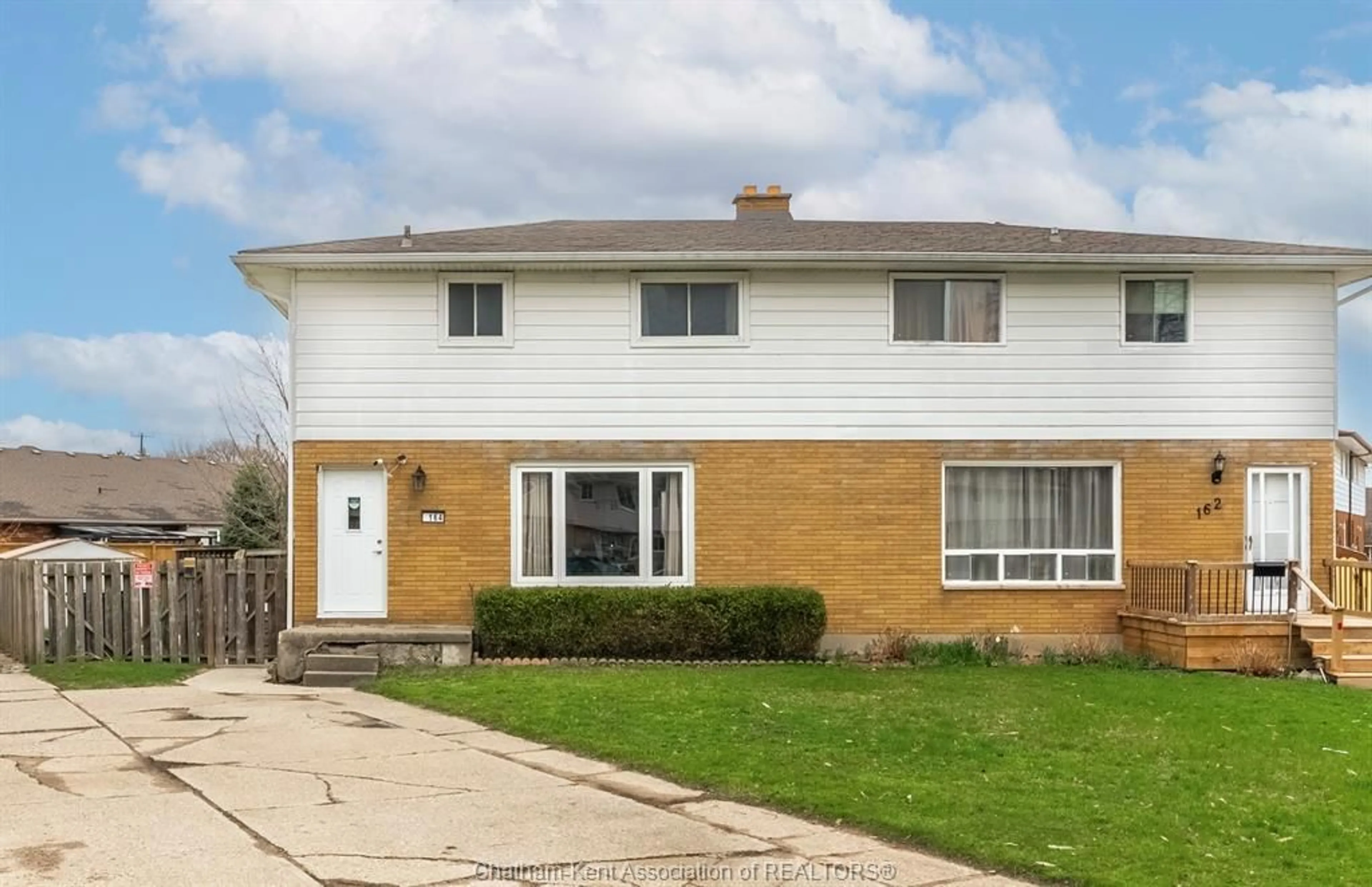 Home with vinyl exterior material, street for 164 Timmins Cres, Chatham Ontario N7L 2J7