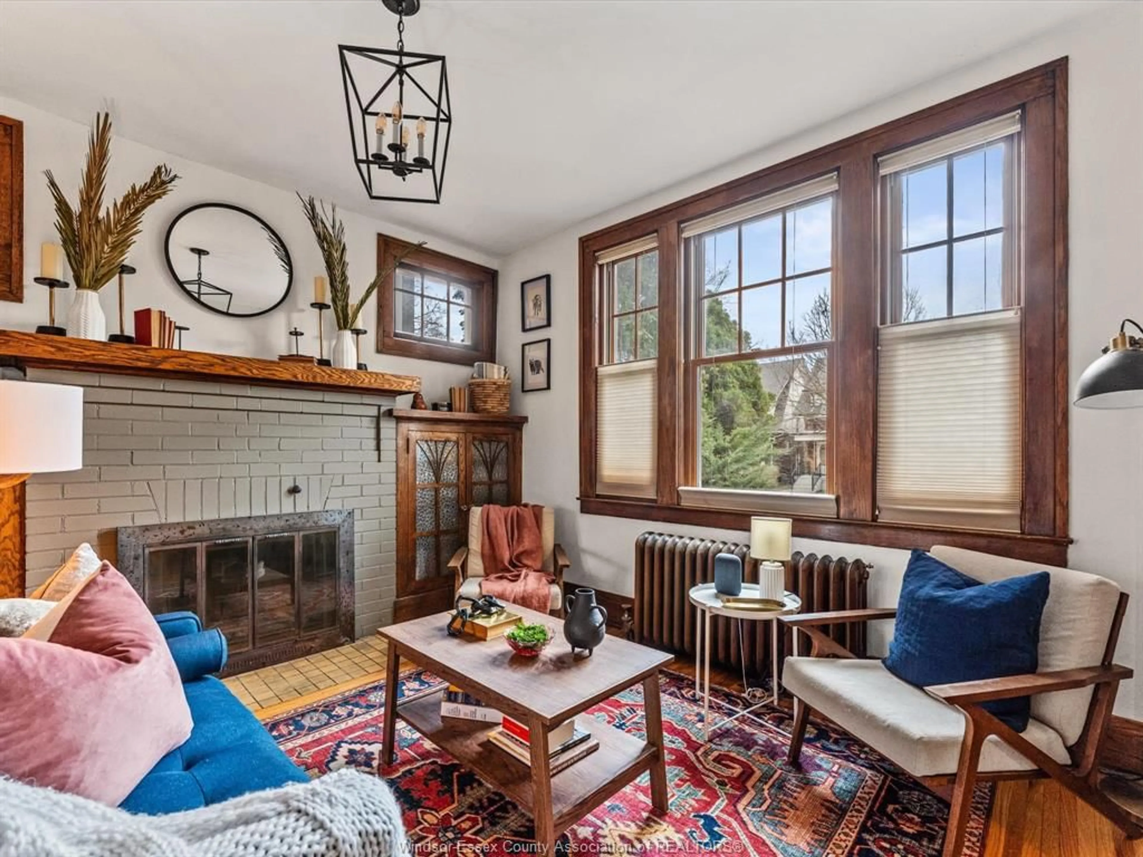 Living room with furniture, unknown for 507 Moy, Windsor Ontario N9A 2N3