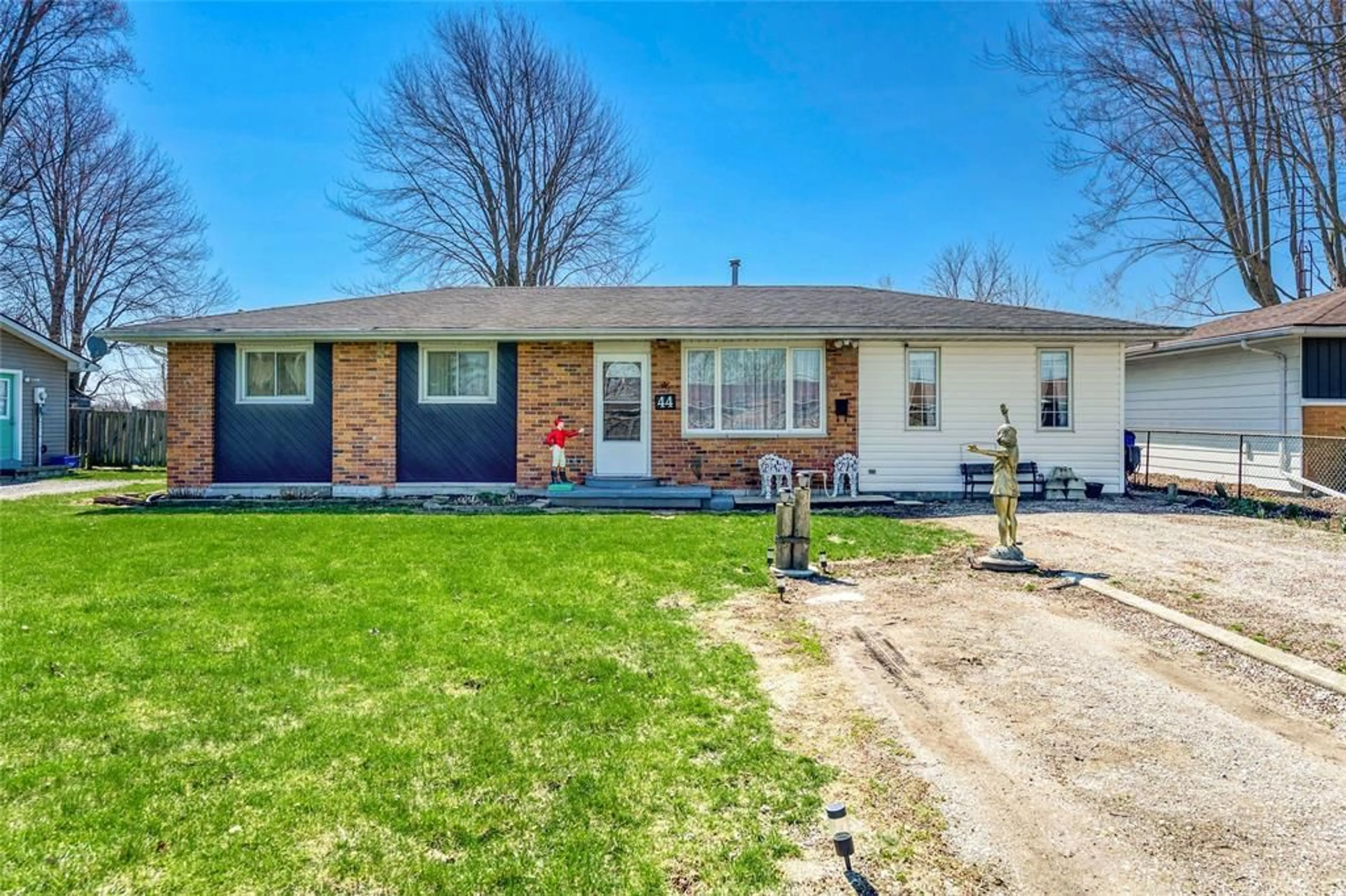 Unknown for 44 Irwin St, Wallaceburg Ontario N8A 4S1