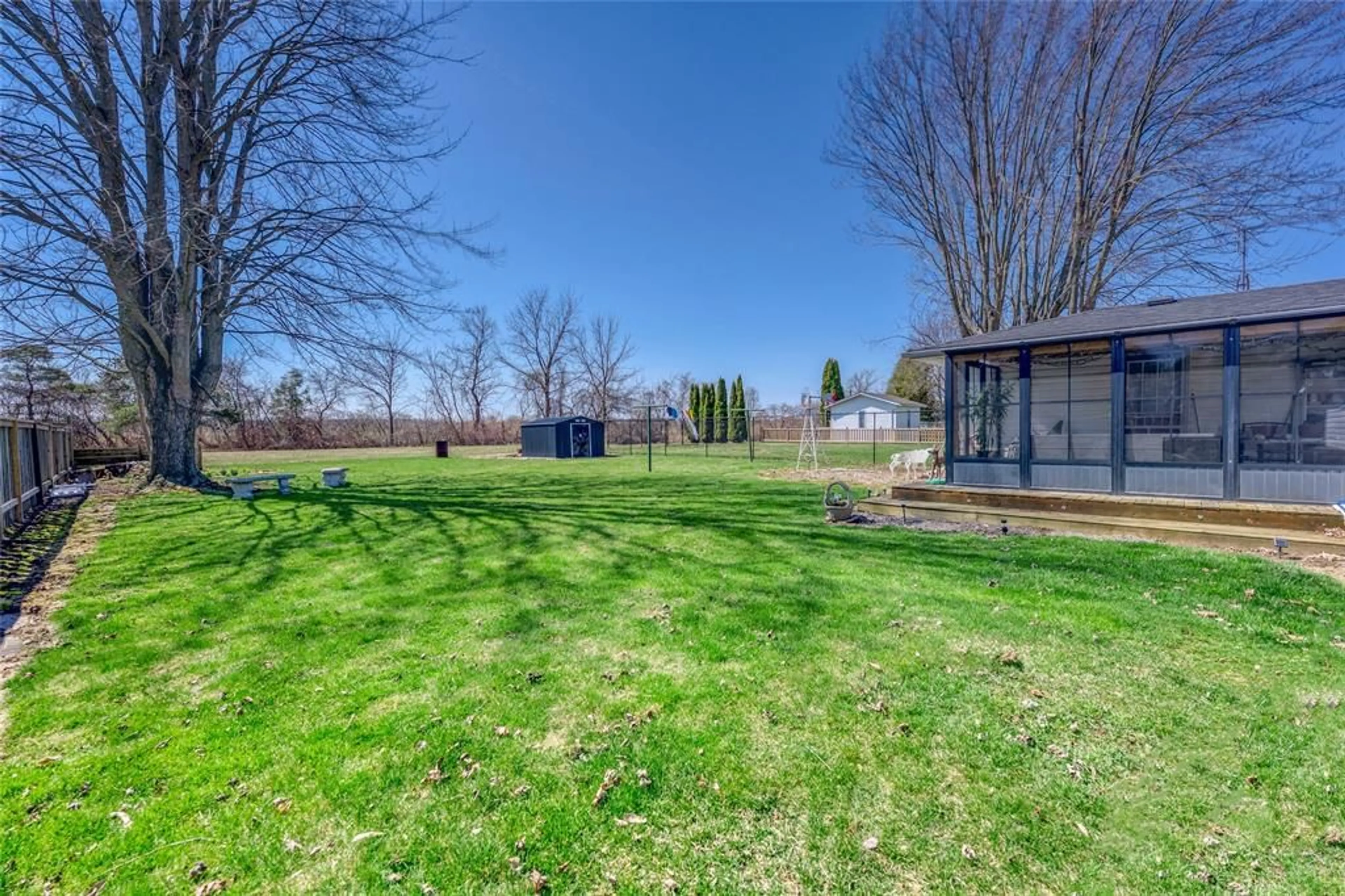 A pic from outside/outdoor area/front of a property/back of a property/a pic from drone, water/lake/river/ocean view for 44 Irwin St, Wallaceburg Ontario N8A 4S1