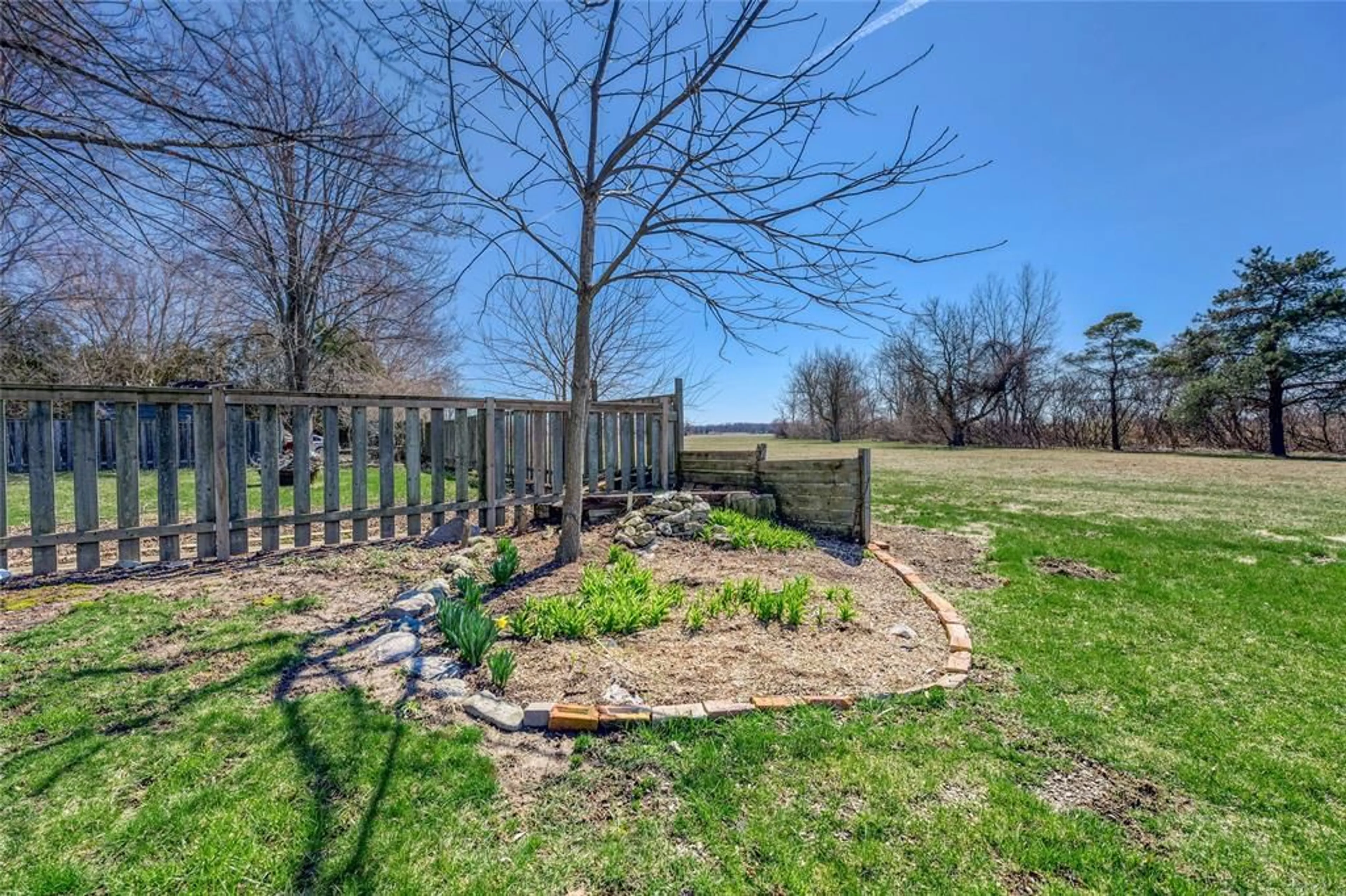 Patio, water/lake/river/ocean view for 44 Irwin St, Wallaceburg Ontario N8A 4S1