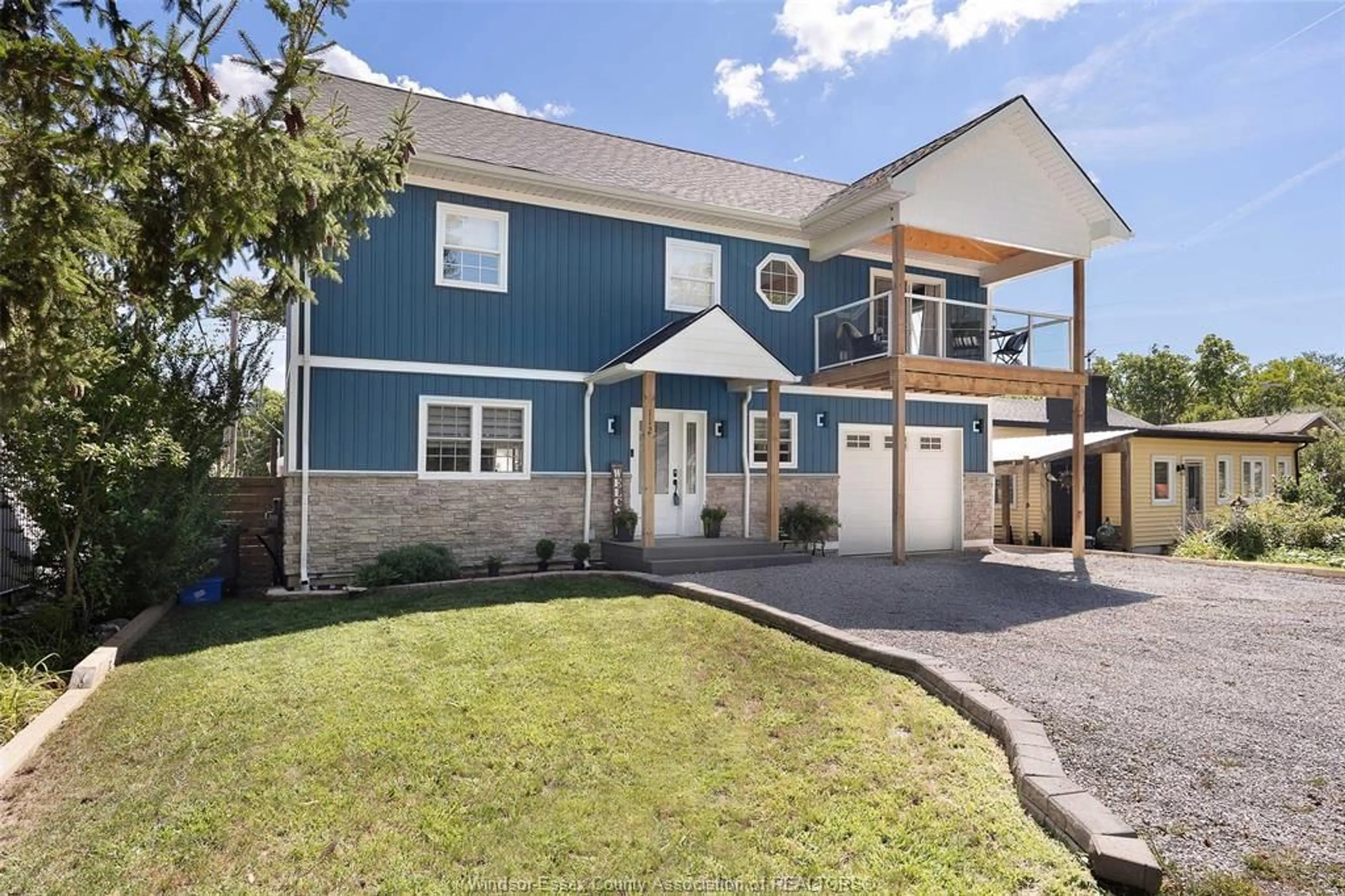 Home with vinyl exterior material, street for 112 WASHINGTON, Harrow Ontario N0R 1G0