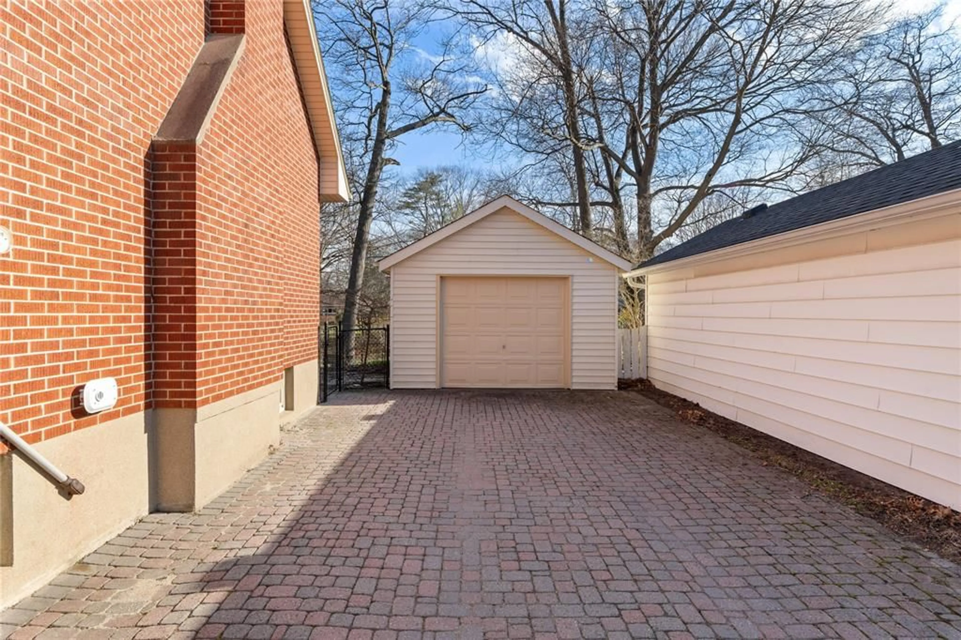 Unknown for 871 Lakeshore Rd, Sarnia Ontario N7V 2V1