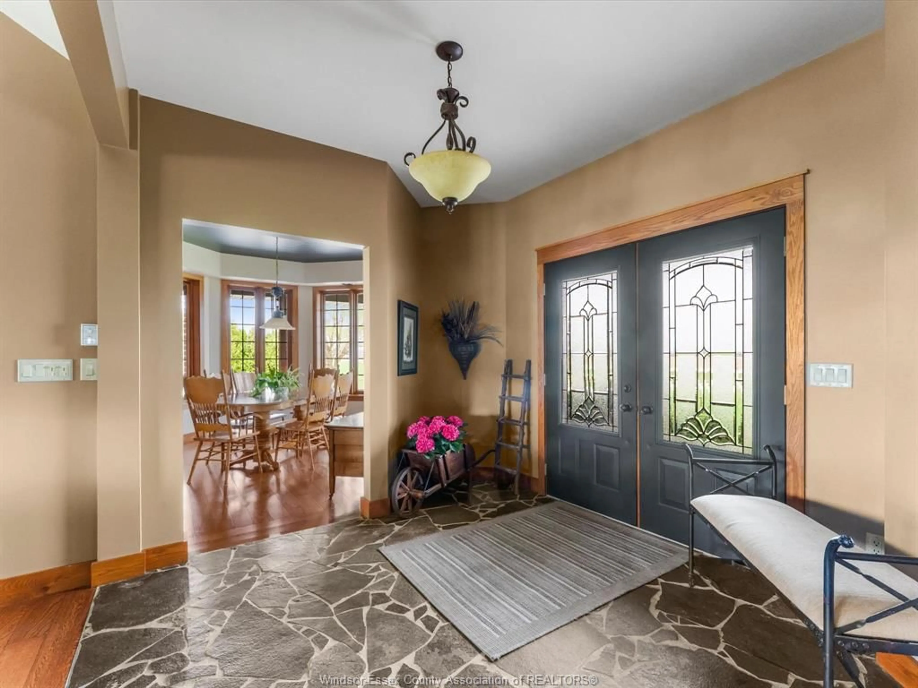 Indoor entryway for 242 ROAD 10, Gosfield North Ontario N0R 1B0