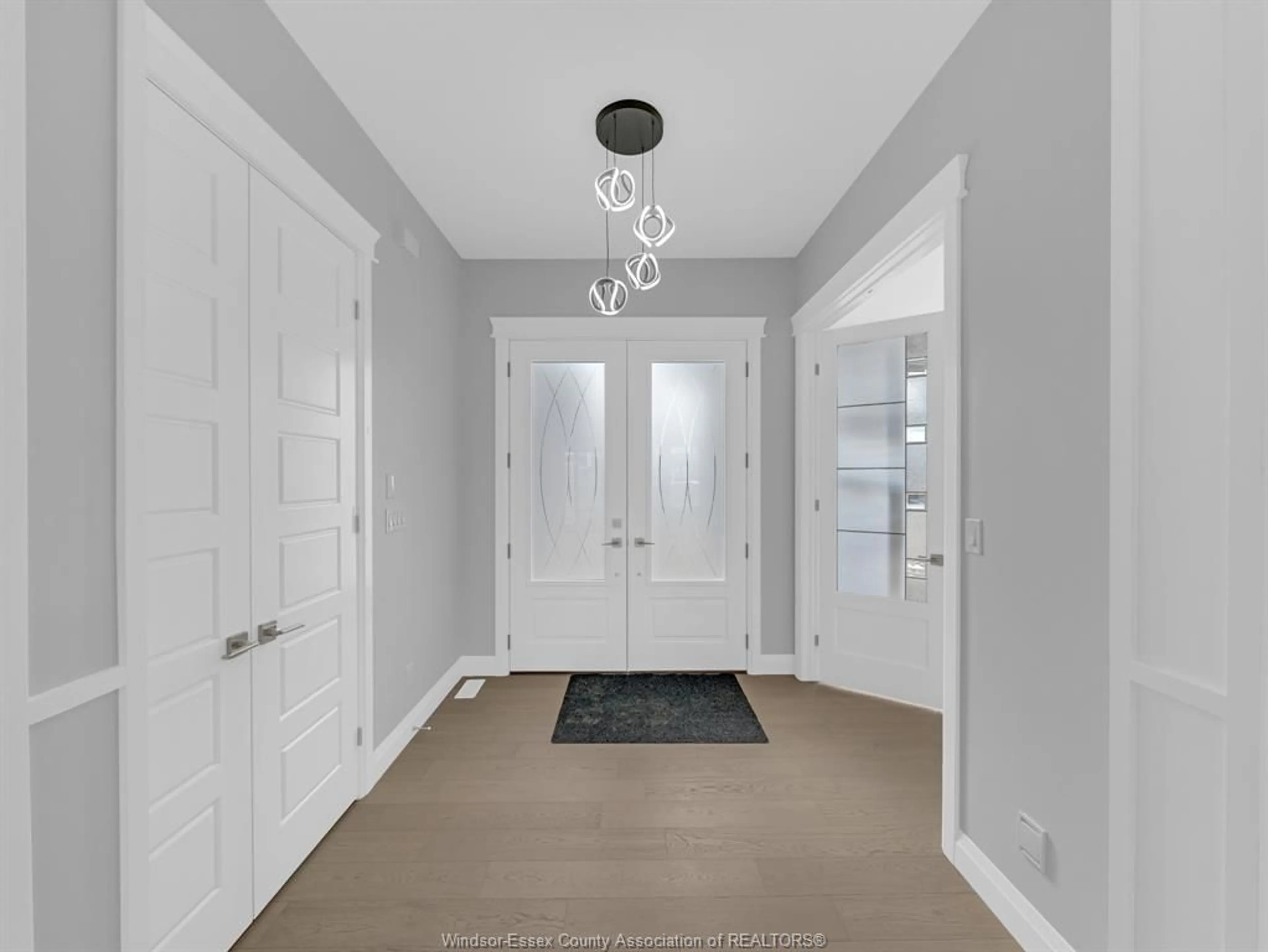 Indoor entryway for 1944 SANNITA, Ruthven Ontario N9Y 0G5