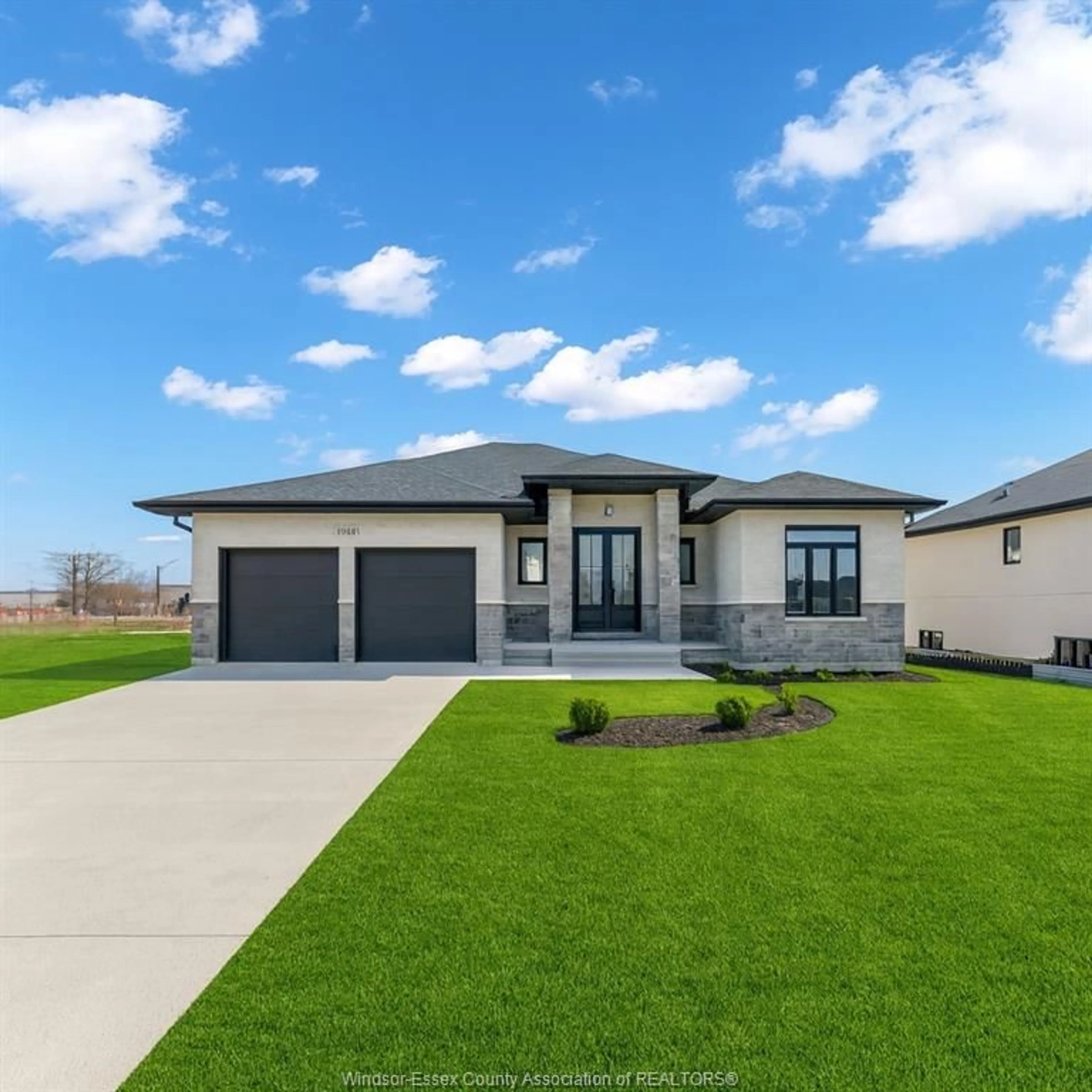 Home with vinyl exterior material, street for 1924 SANNITA, Kingsville Ontario N9Y 0G5