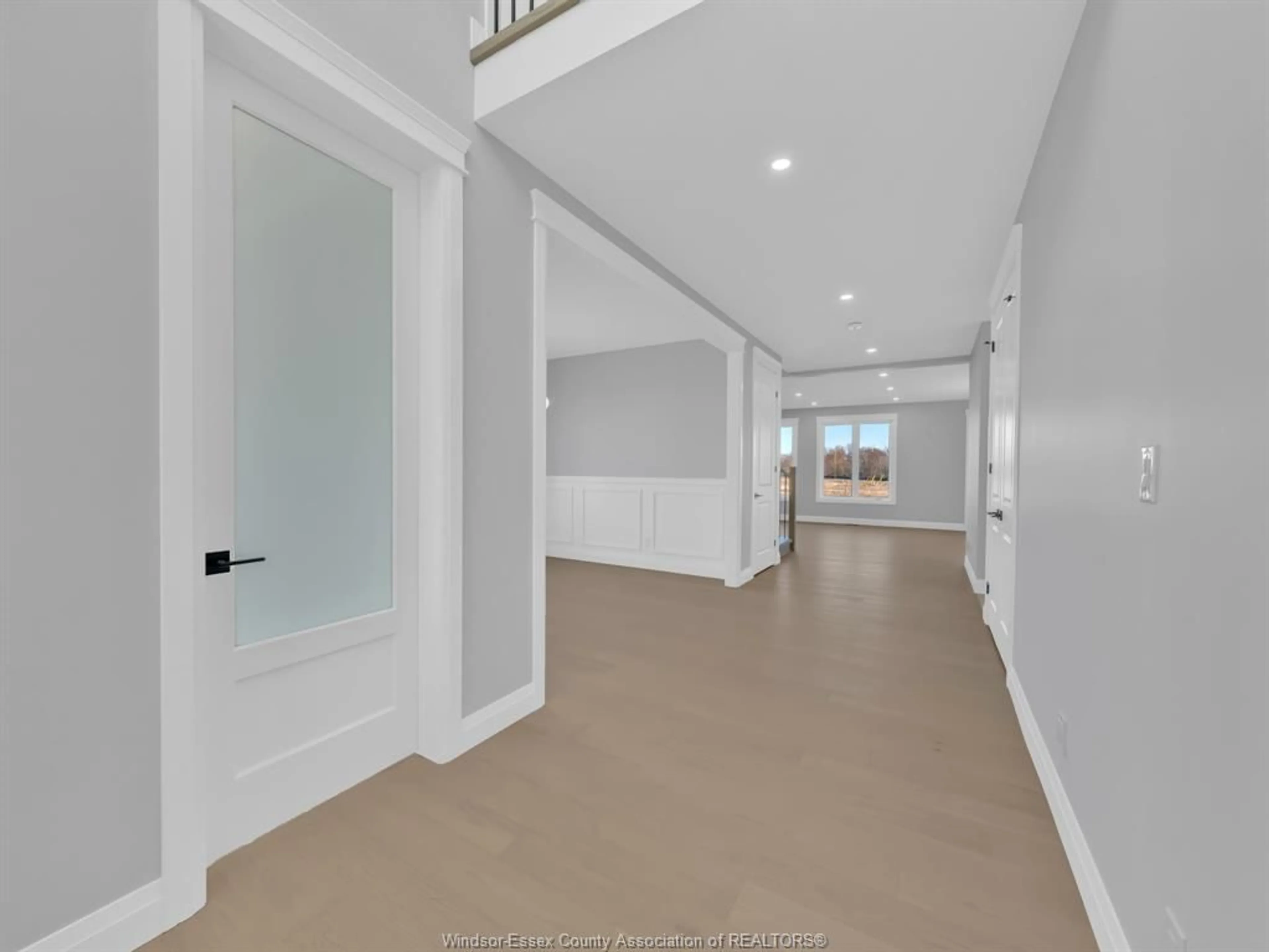 Indoor foyer for 5248 AIDEN Ave, Tecumseh Ontario N0R 1K0