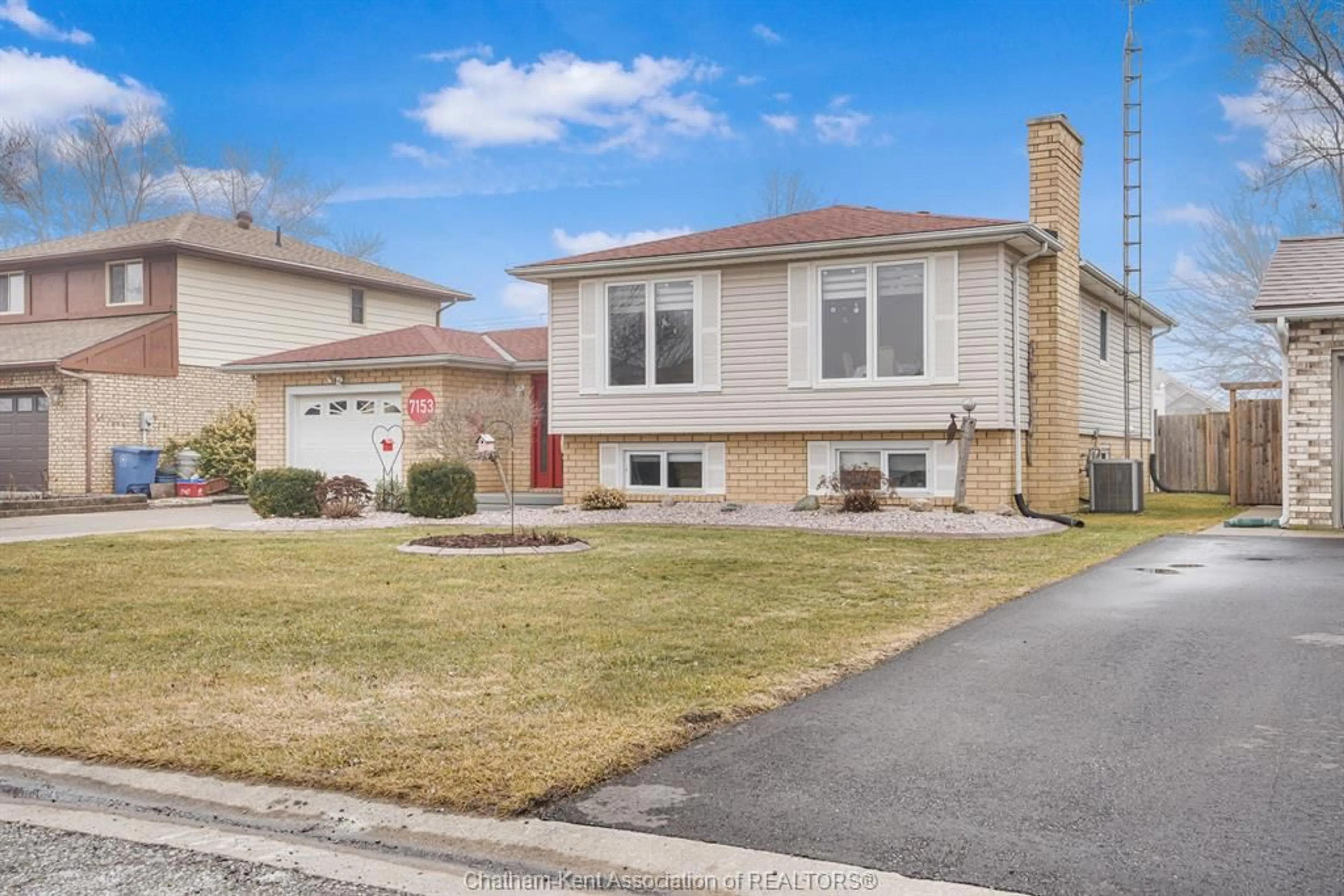 Home with vinyl exterior material, street for 7153 William St, Comber Ontario N0P 1J0