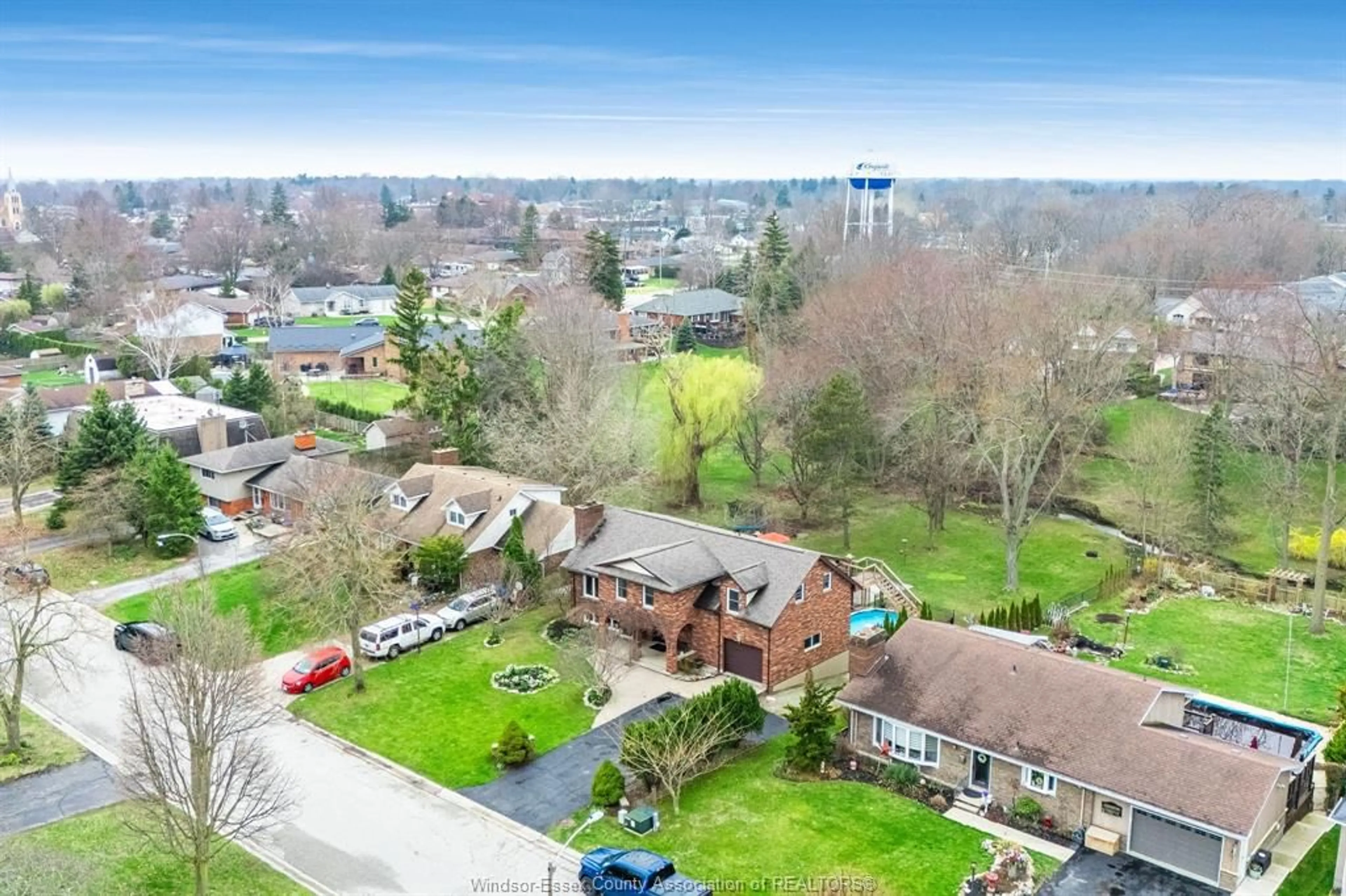 A pic from outside/outdoor area/front of a property/back of a property/a pic from drone, mountain view for 122 Augustine, Kingsville Ontario N9Y 1C5