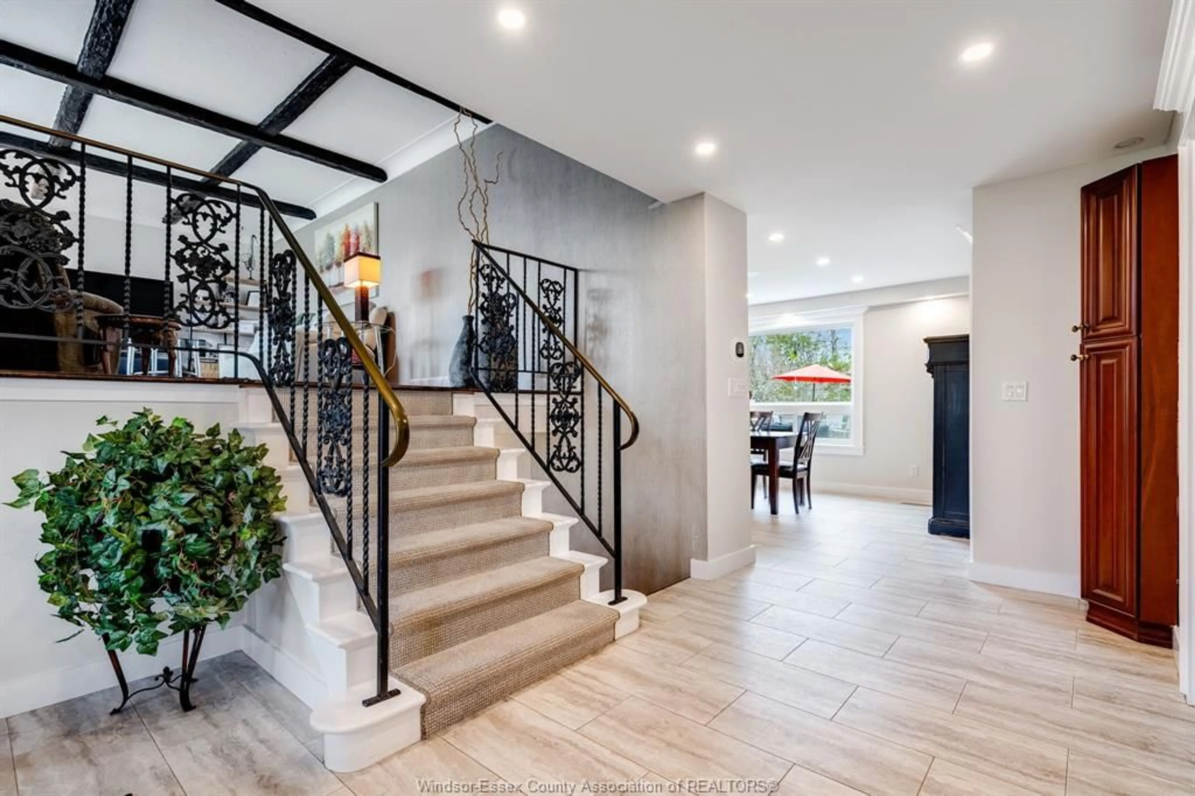 Indoor foyer for 122 Augustine, Kingsville Ontario N9Y 1C5