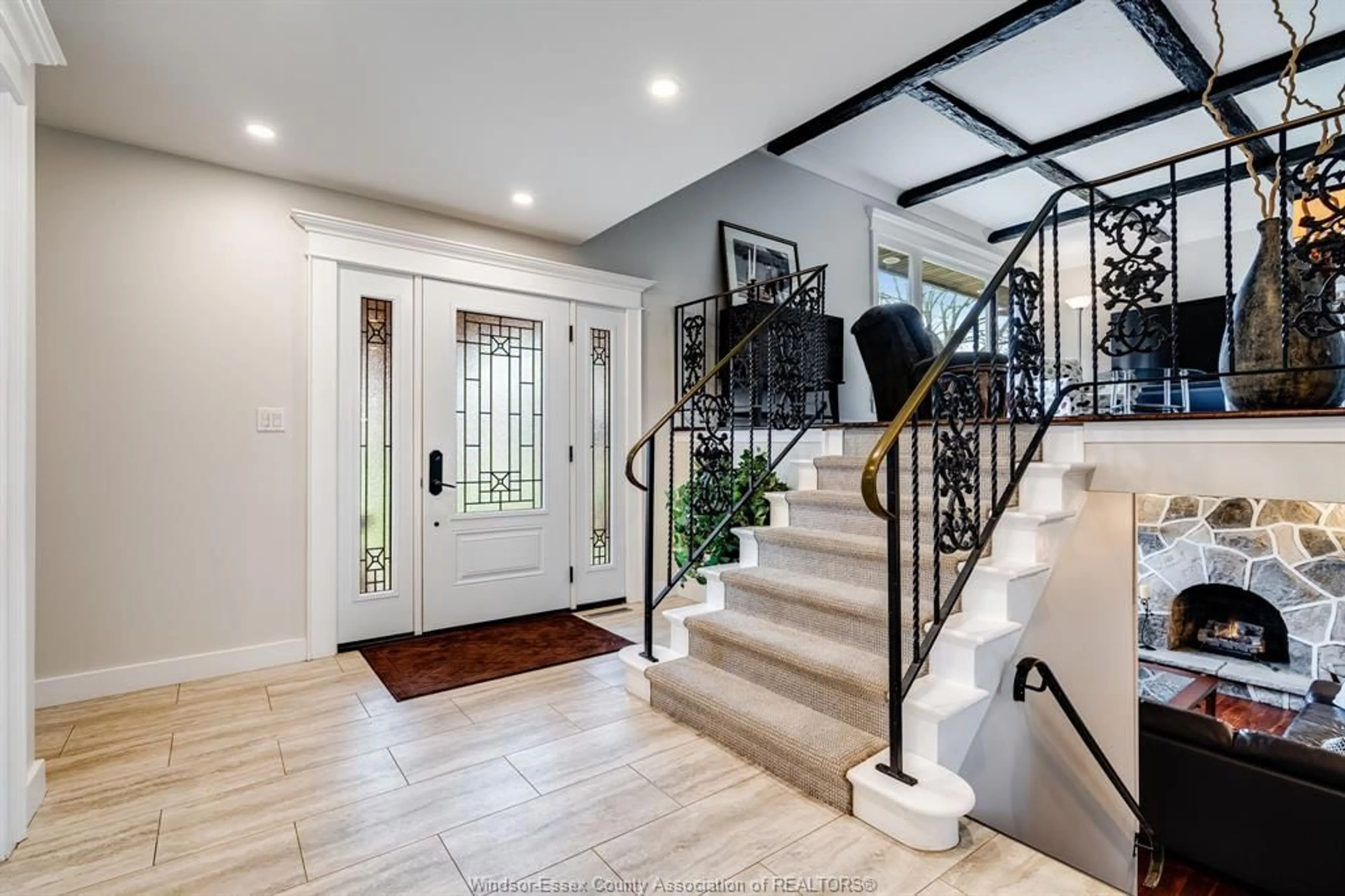 Indoor entryway for 122 Augustine, Kingsville Ontario N9Y 1C5