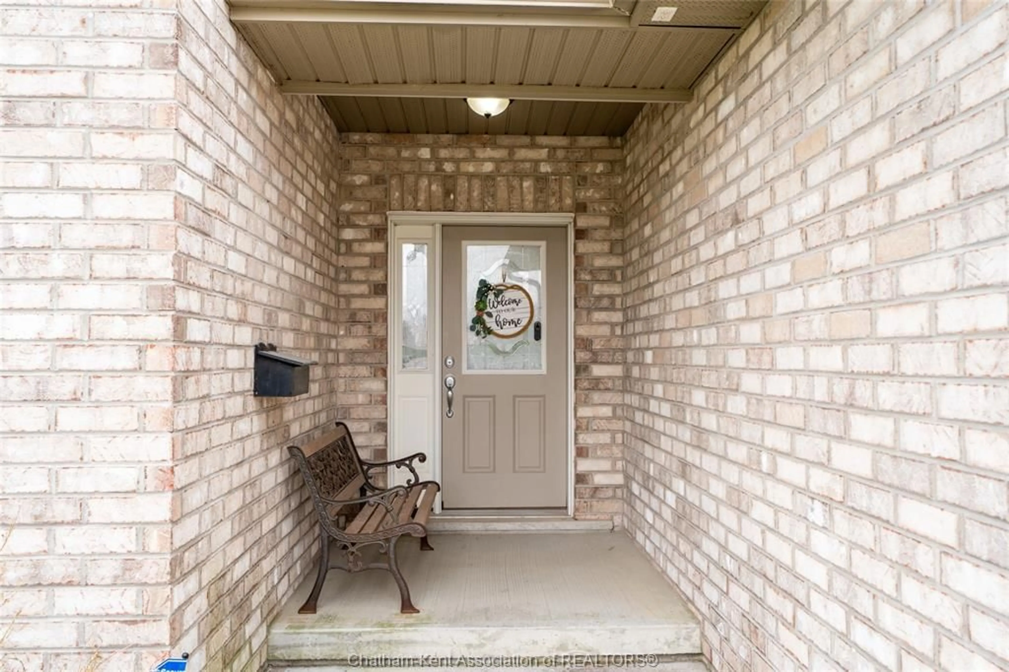 Indoor entryway for 30 St Michael Ave, Chatham Ontario N7M 2E4