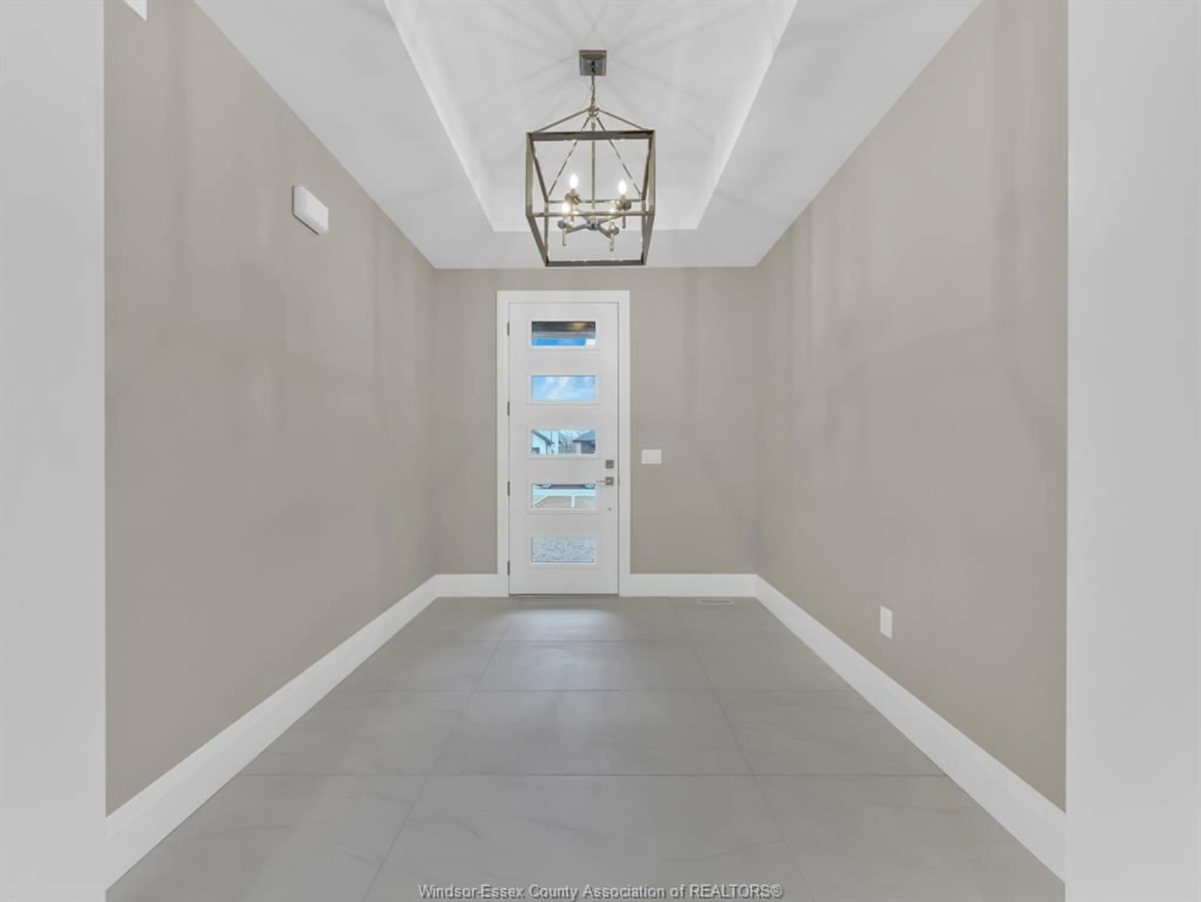 Indoor entryway for 61 HILTON Crt, Amherstburg Ontario N9V 4B6