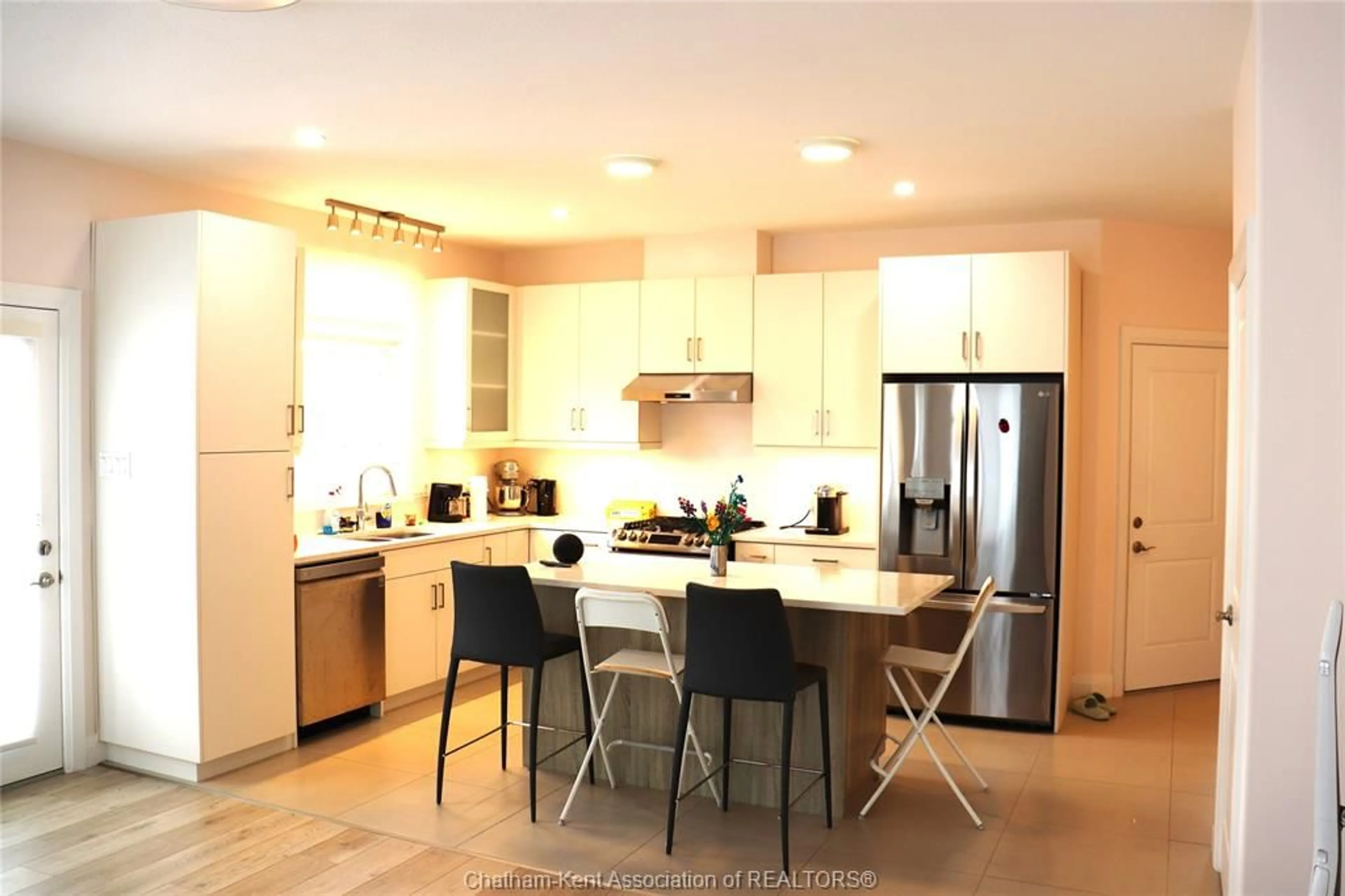 Open concept kitchen, ceramic/tile floor for 2 Delft Crt, Blenheim Ontario N0P 1A0