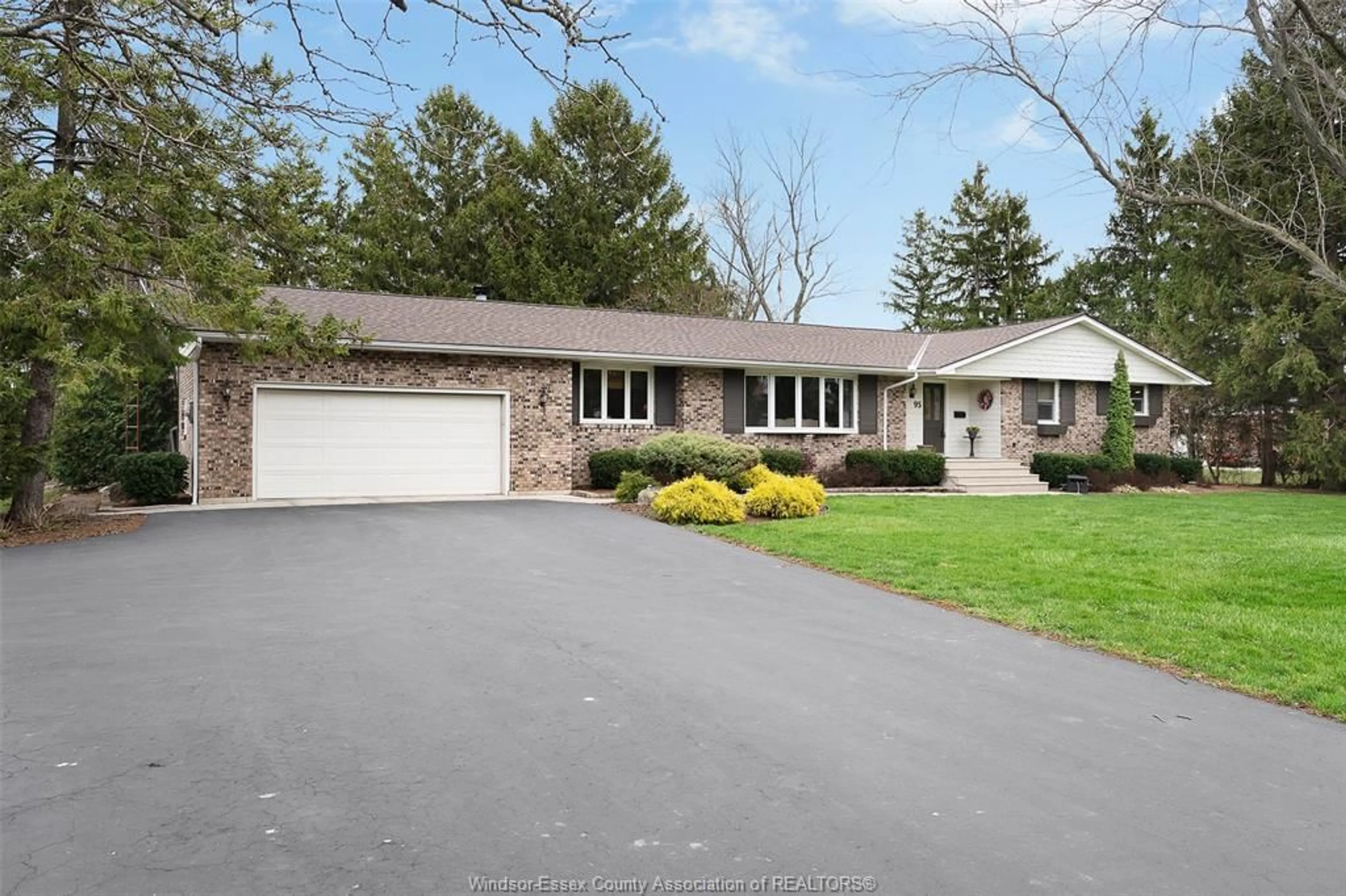 Unknown for 95 LAPOINTE St, Lakeshore Ontario N8M 2X4