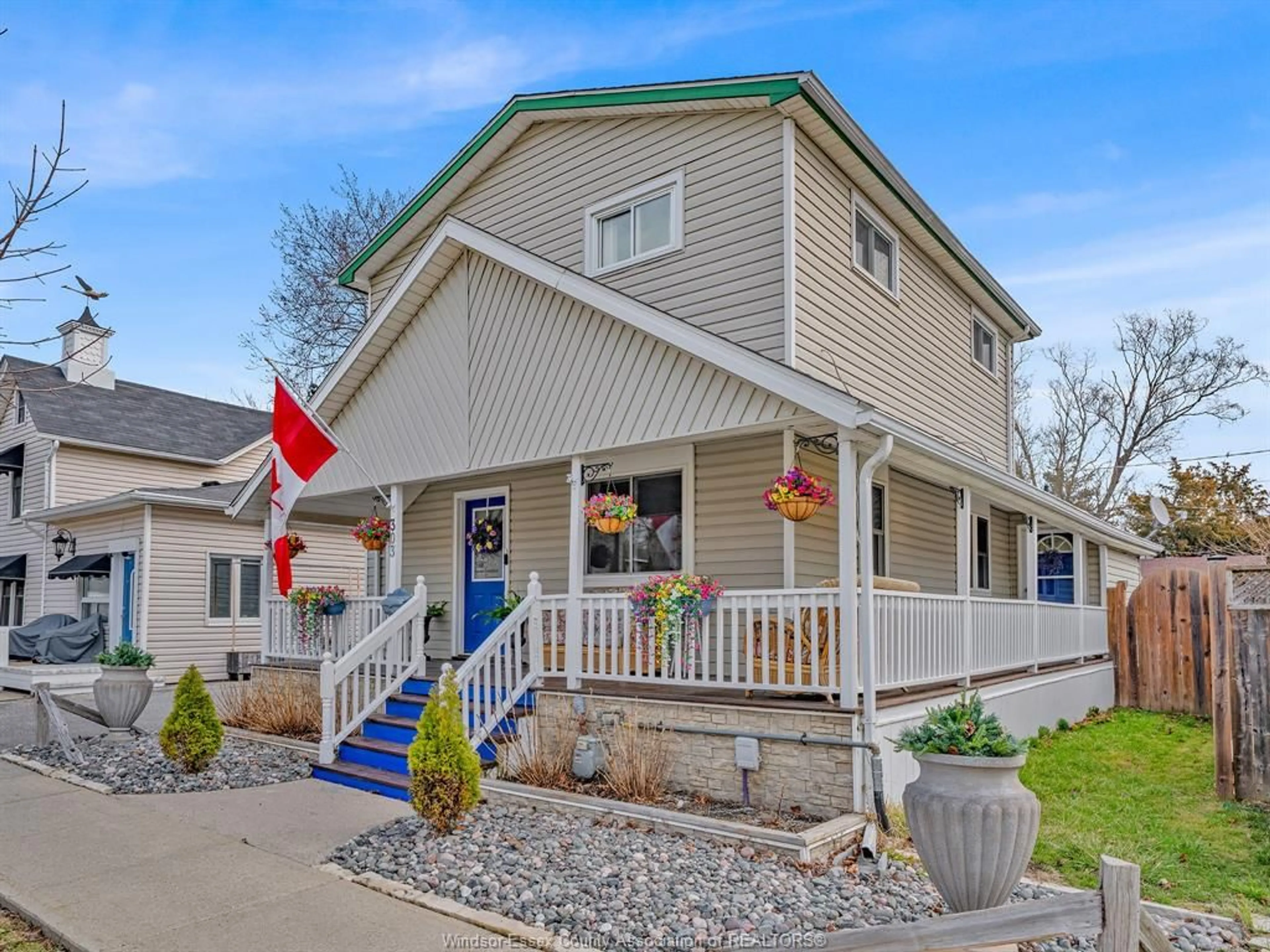 Home with vinyl exterior material, street for 303 KING, Amherstburg Ontario N9V 2C8