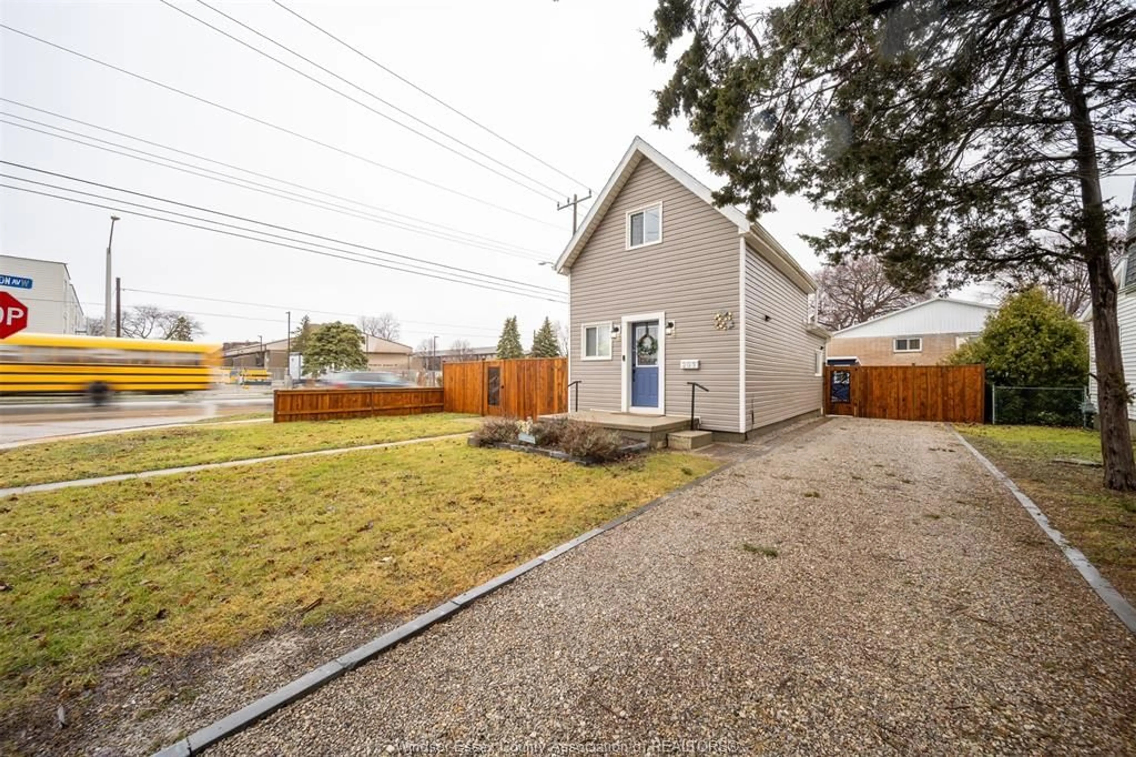 A pic from outside/outdoor area/front of a property/back of a property/a pic from drone, street for 203 SHELDON Ave, Chatham Ontario N7L 3N1