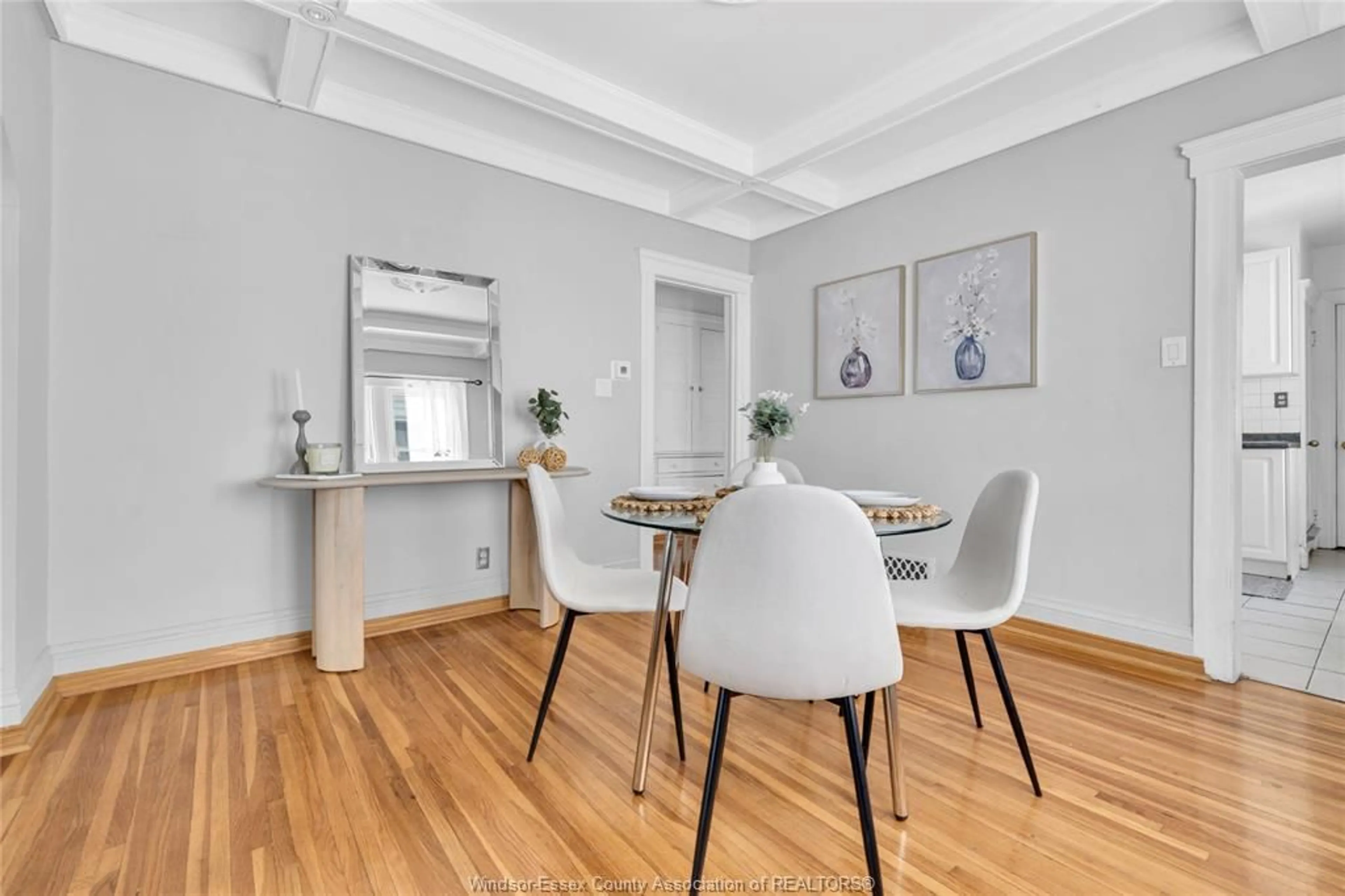 Dining room, wood/laminate floor for 1368 ERIE St, Windsor Ontario N9A 3Z7