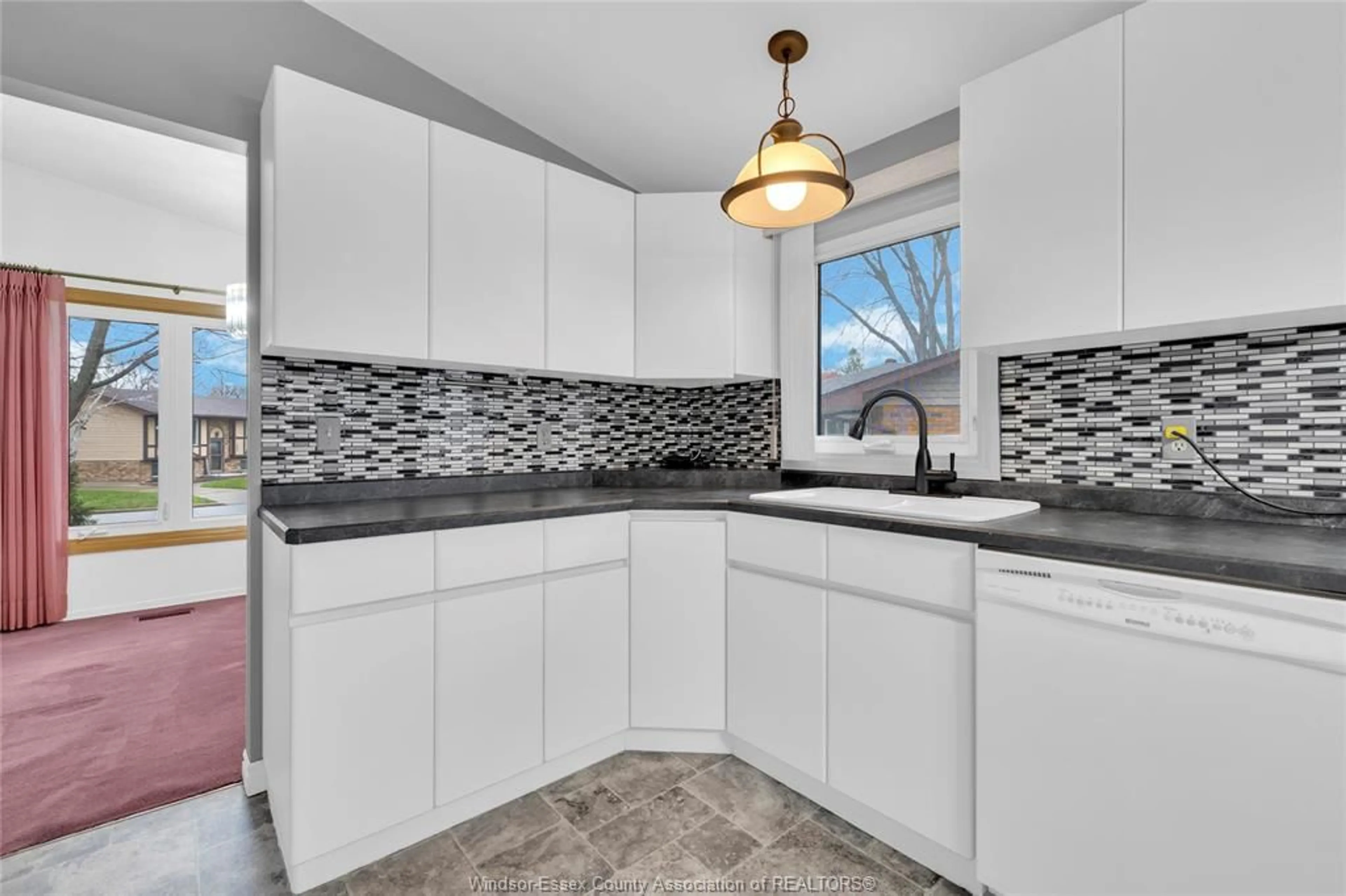 Standard kitchen, ceramic/tile floor for 3980 MYRTLE, Windsor Ontario N9C 4A3