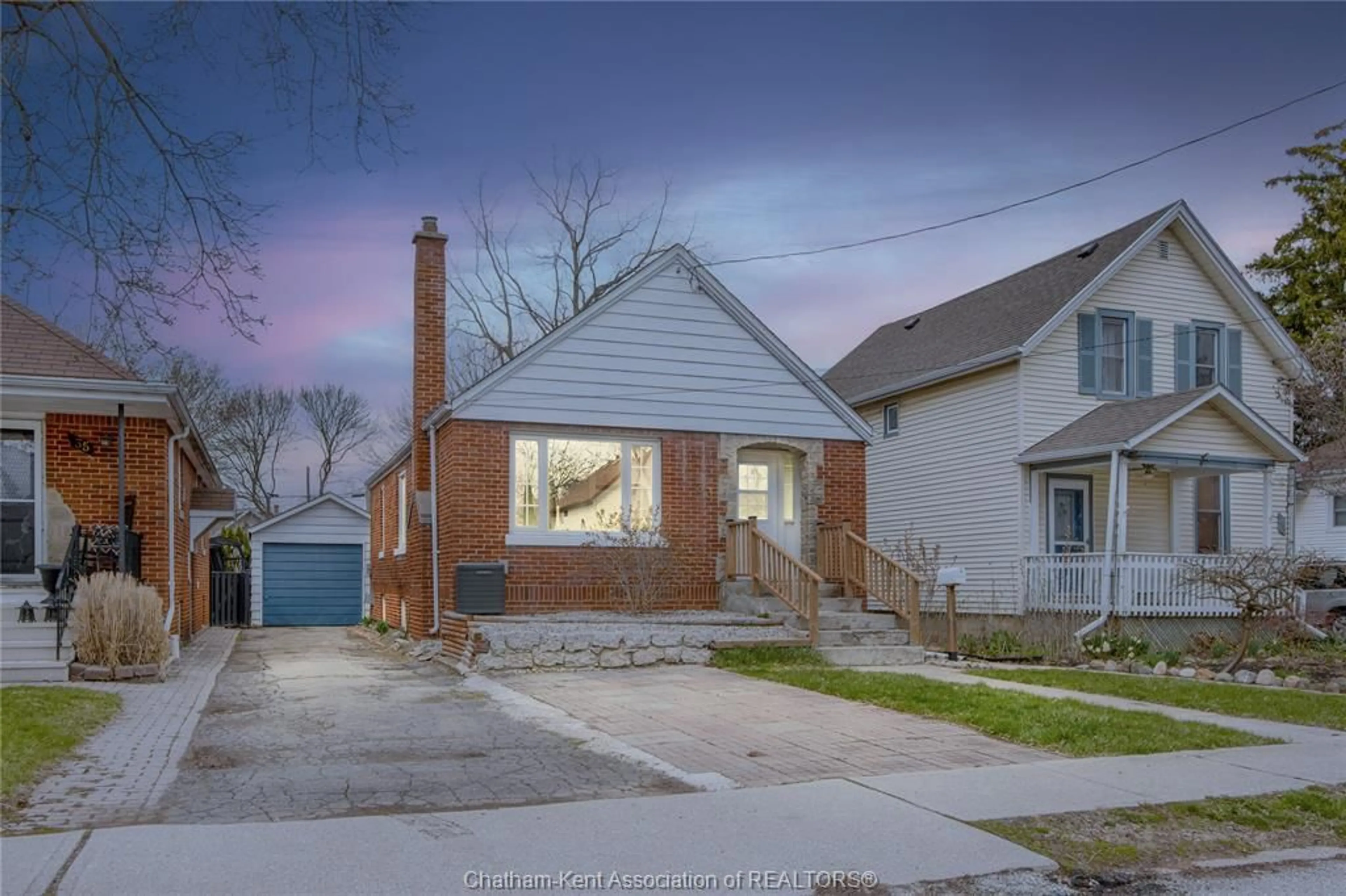 Home with brick exterior material, street for 33 WILSON Ave, Chatham Ontario N7L 1K8