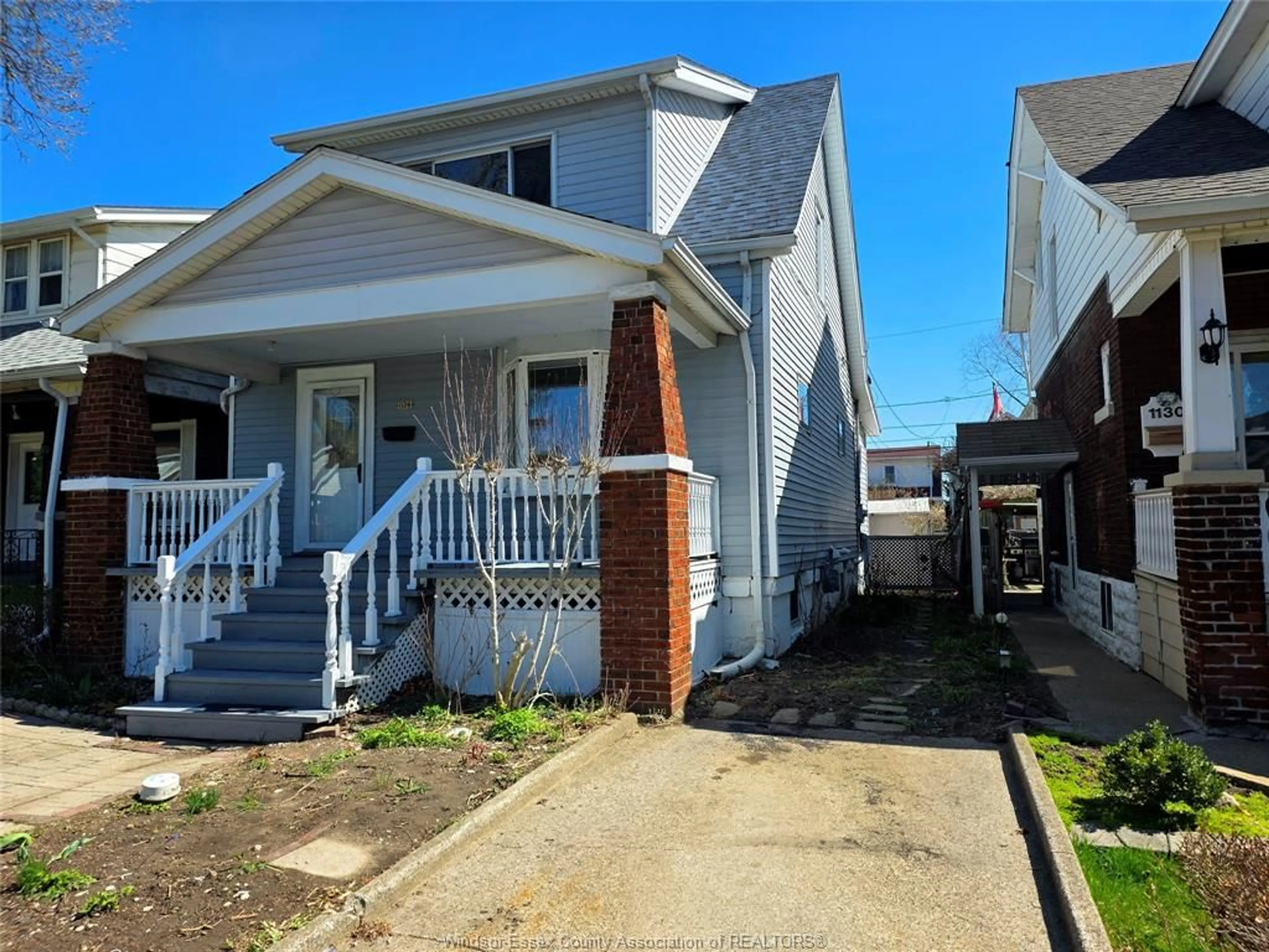 A pic from outside/outdoor area/front of a property/back of a property/a pic from drone, street for 1126 LOUIS Ave, Windsor Ontario N9A 1Y2