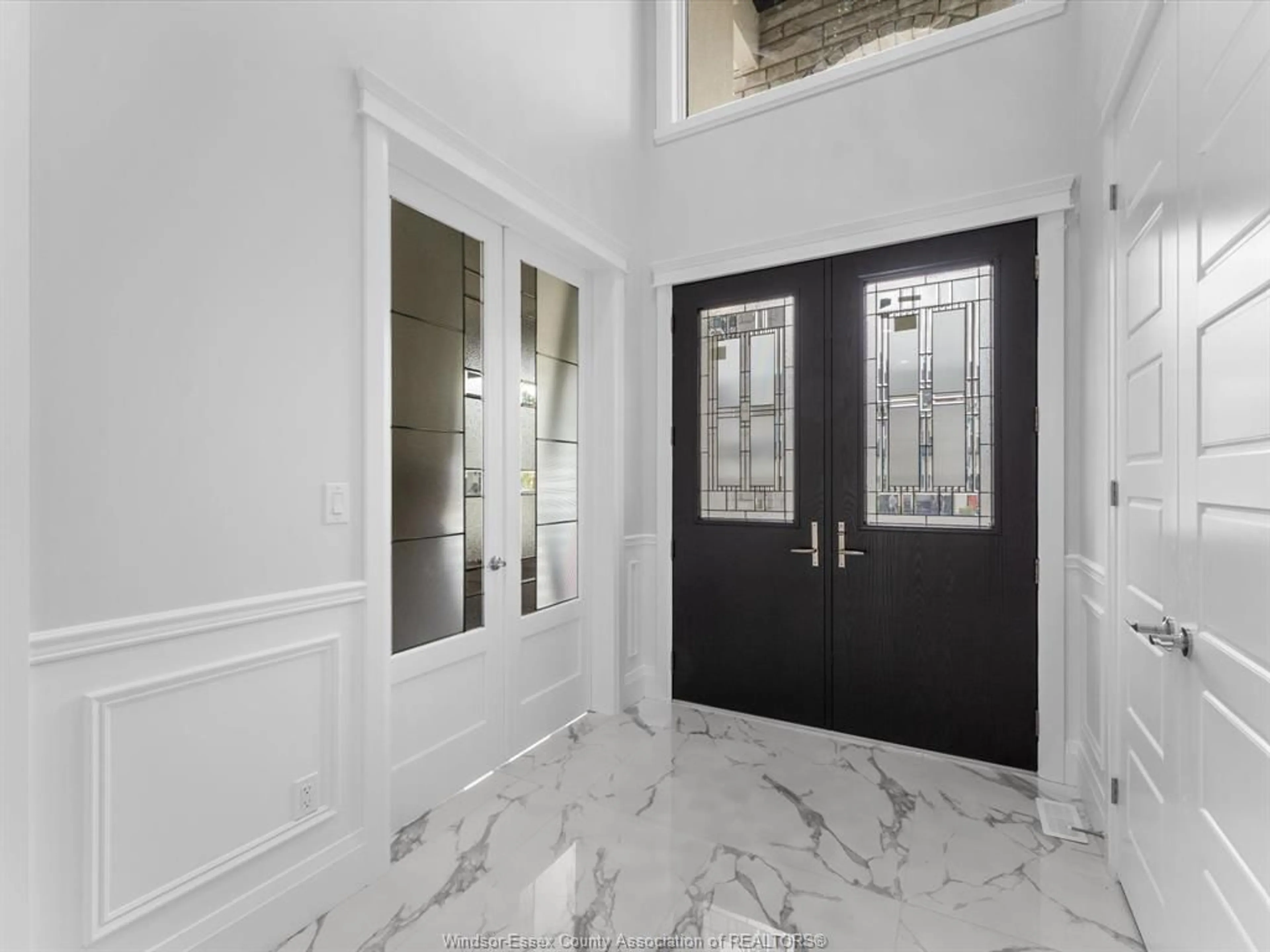 Indoor entryway for 3573 FIORINA, LaSalle Ontario N9H 0M9