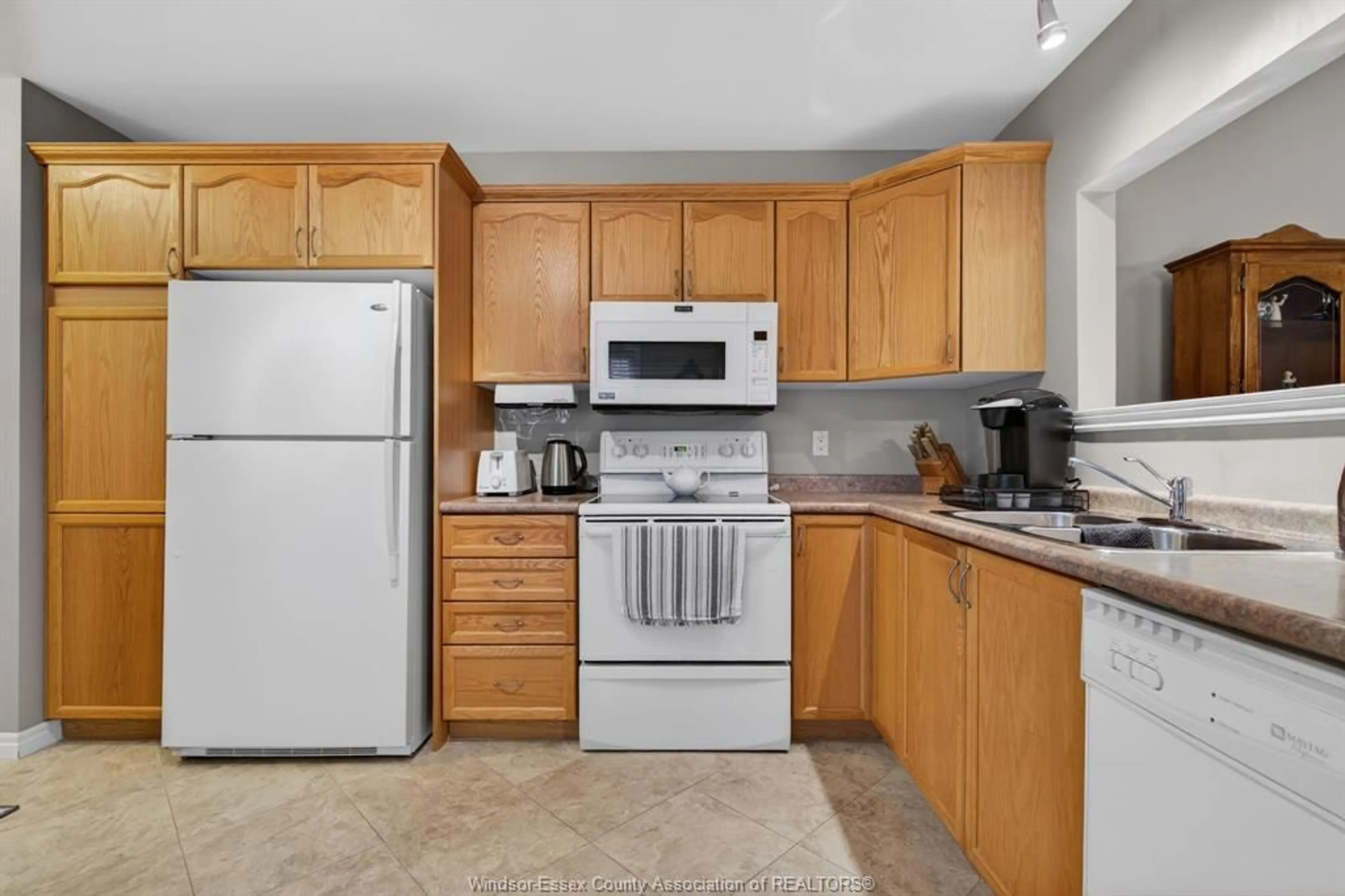 Standard kitchen, ceramic/tile floor for 5 Leonard Dr, Kingsville Ontario N9Y 4G4