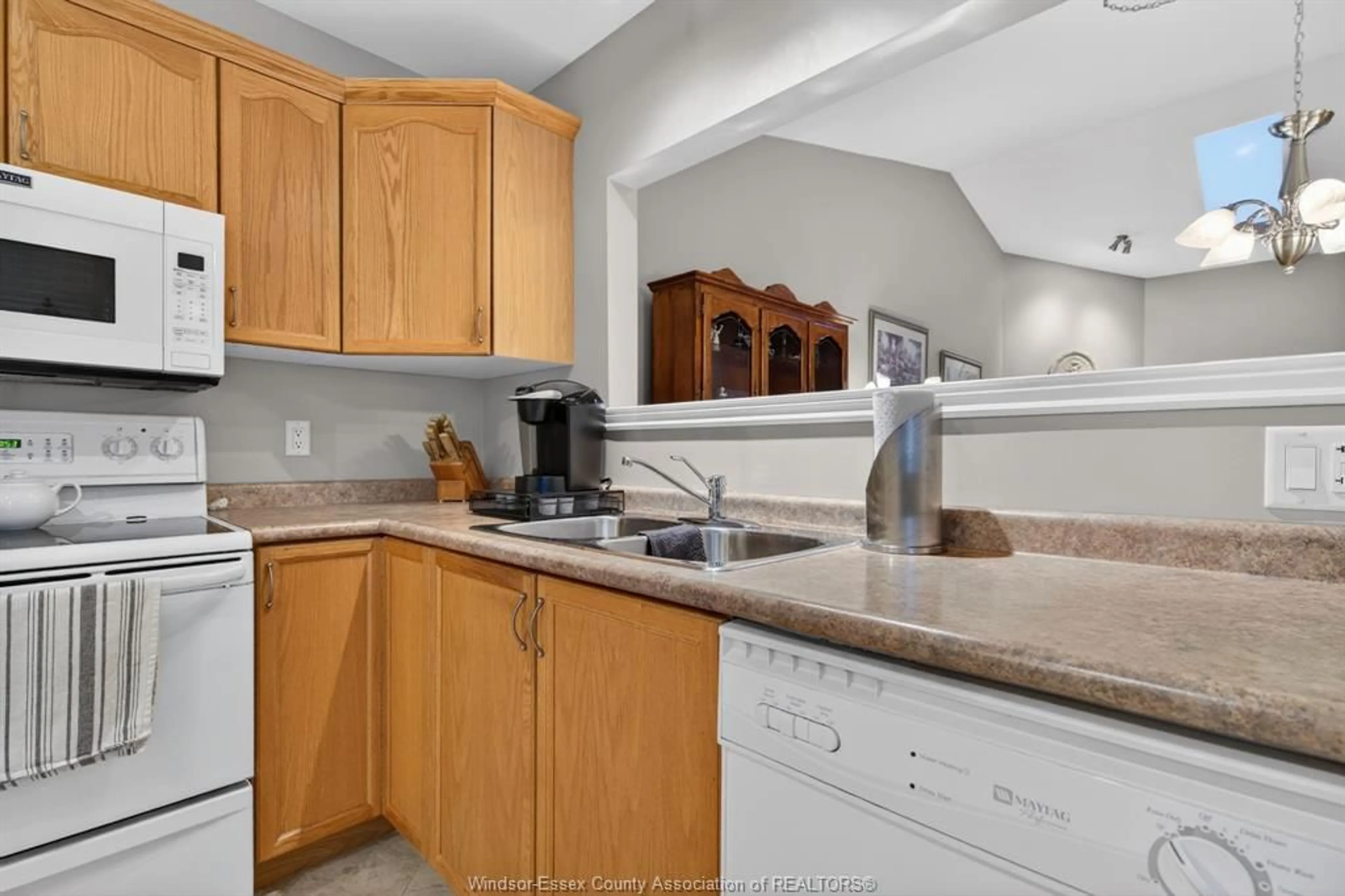 Standard kitchen, ceramic/tile floor for 5 Leonard Dr, Kingsville Ontario N9Y 4G4