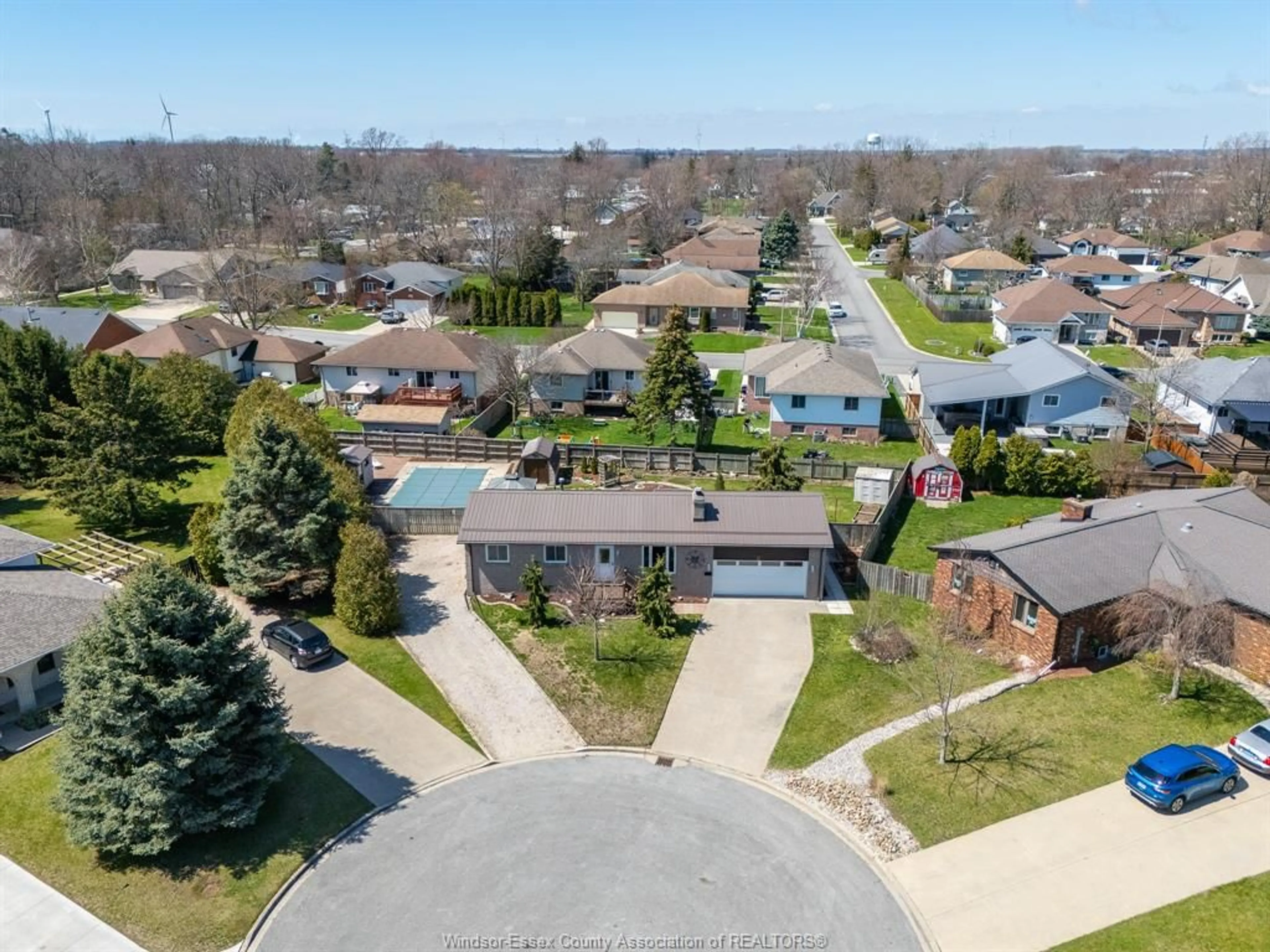 A pic from outside/outdoor area/front of a property/back of a property/a pic from drone, street for 3 Lawson Cres, Harrow Ontario N0R 1G0