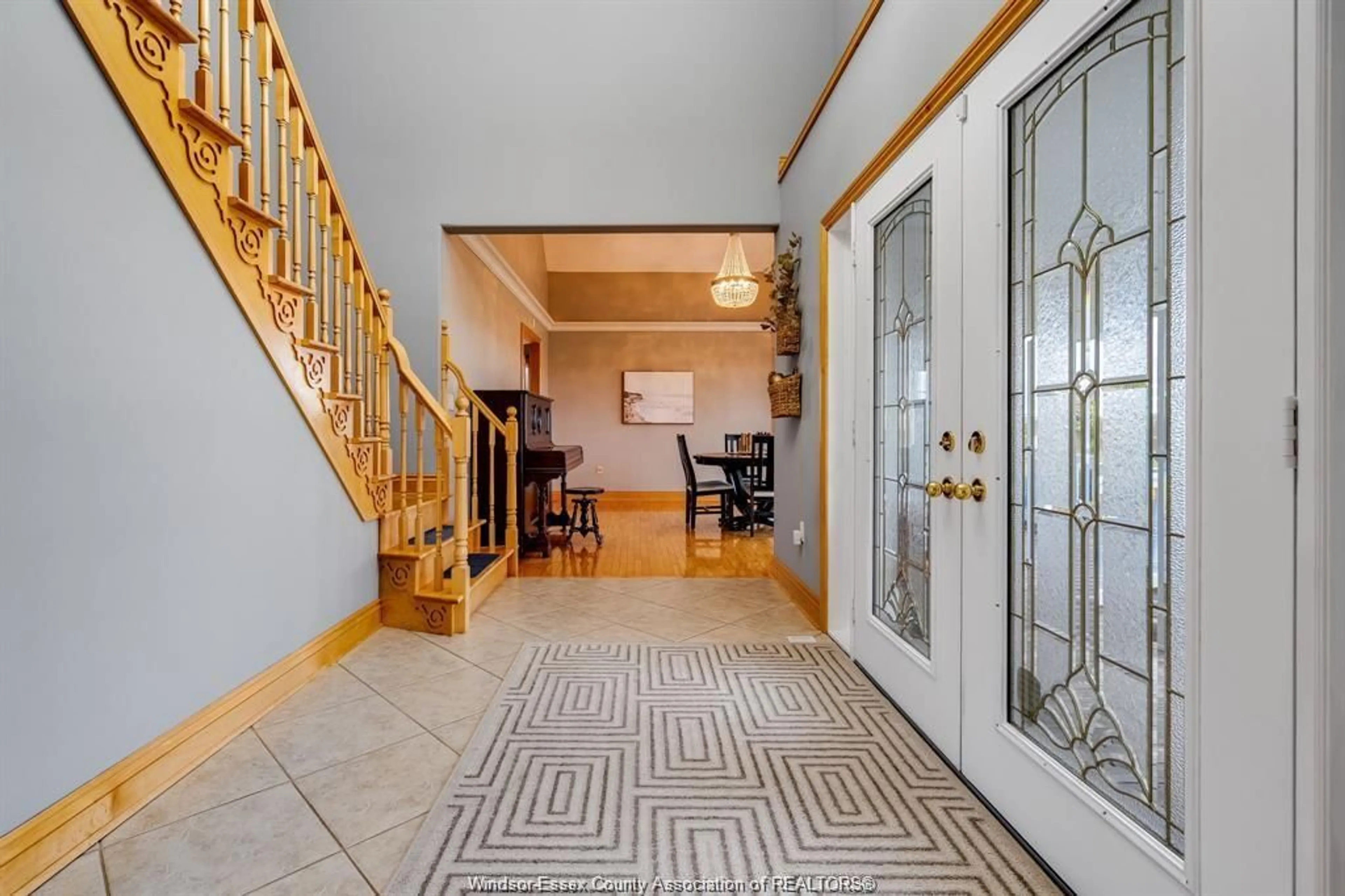 Indoor foyer for 1951 BRIGDEN Rd, St Clair Ontario N0P 2R0
