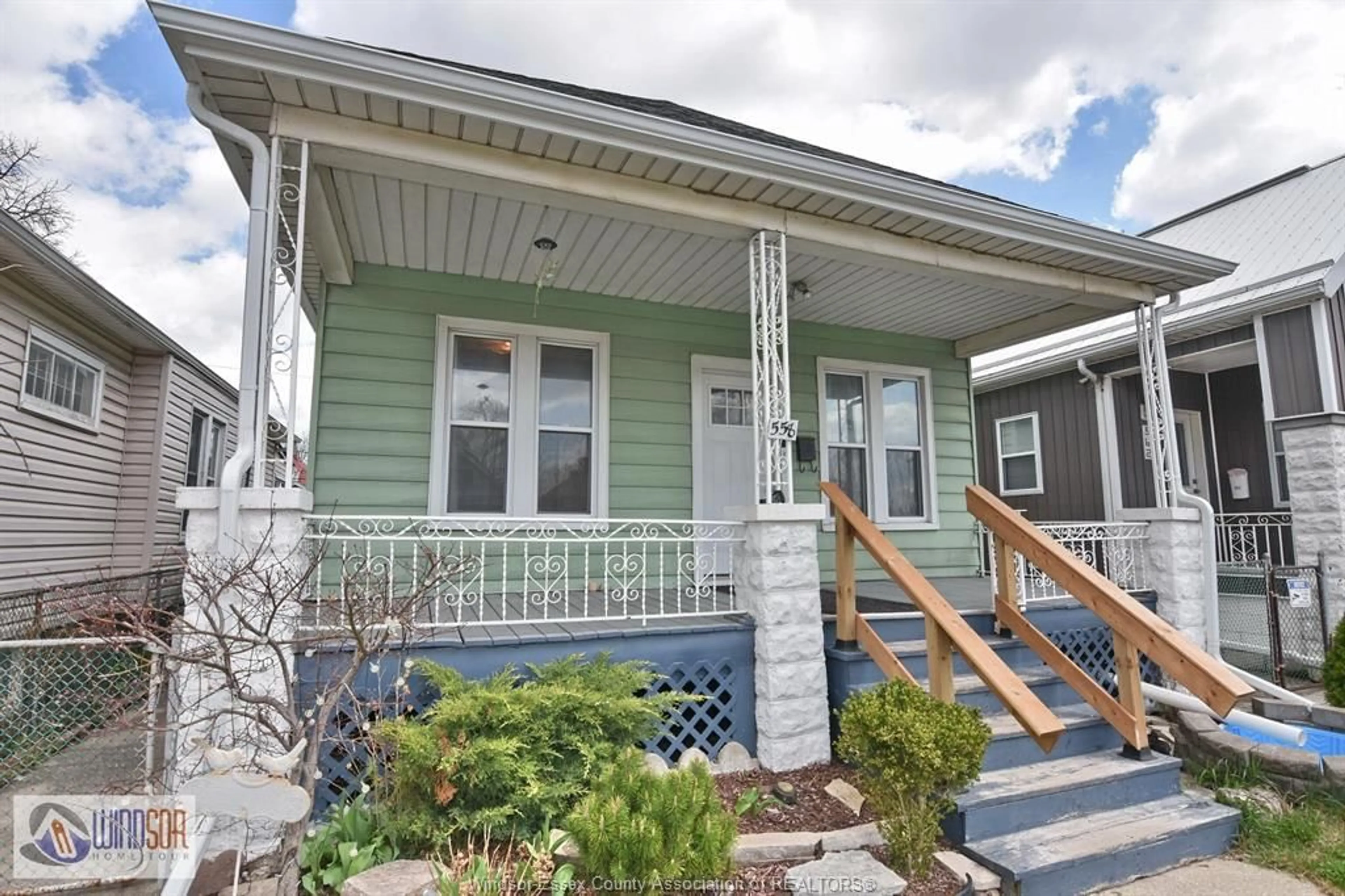 Home with vinyl exterior material, street for 558 ELM, Windsor Ontario N9A 5H2