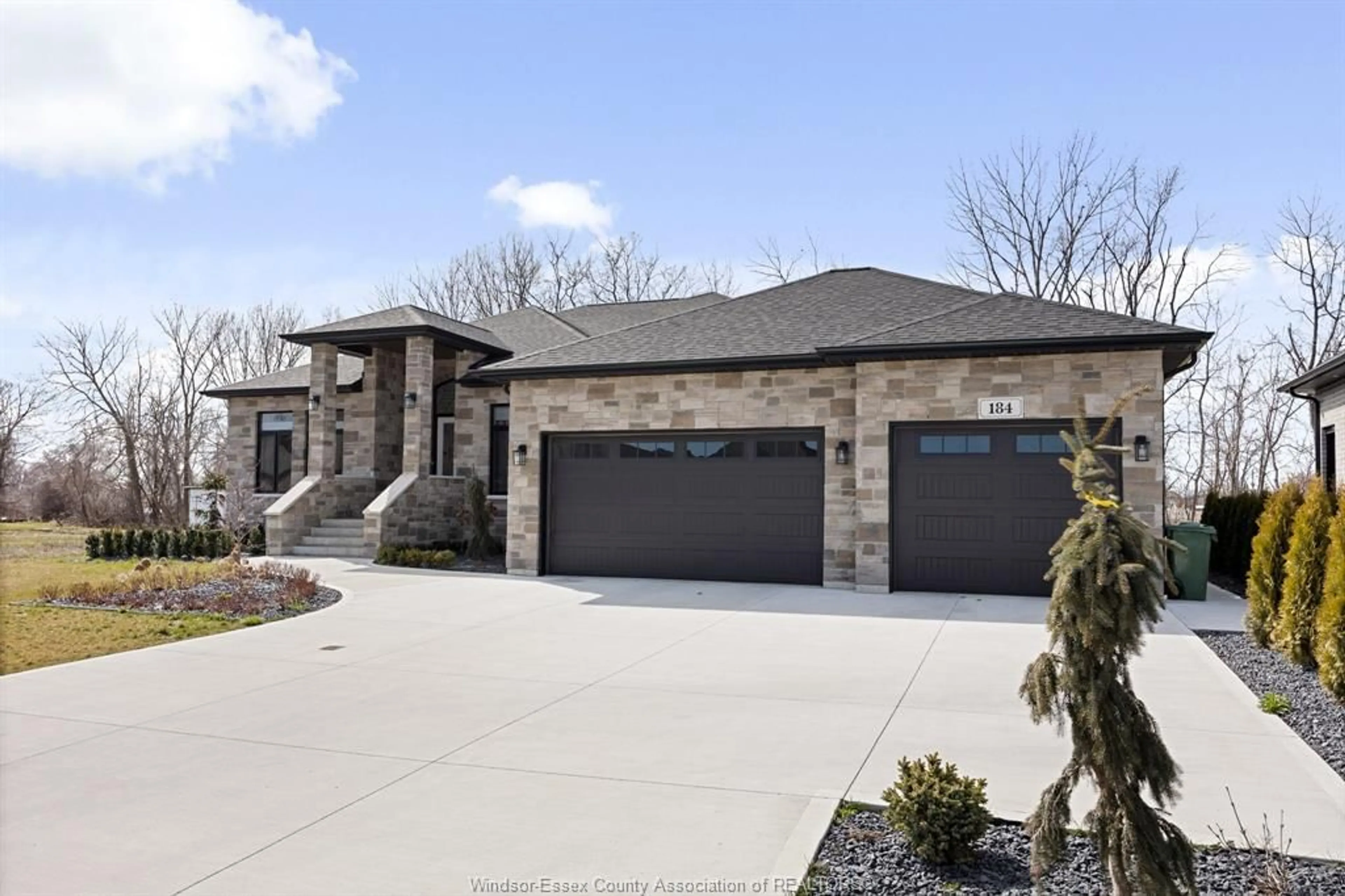 Home with brick exterior material, street for 184 GRANDVIEW, Kingsville Ontario N9Y 0C6