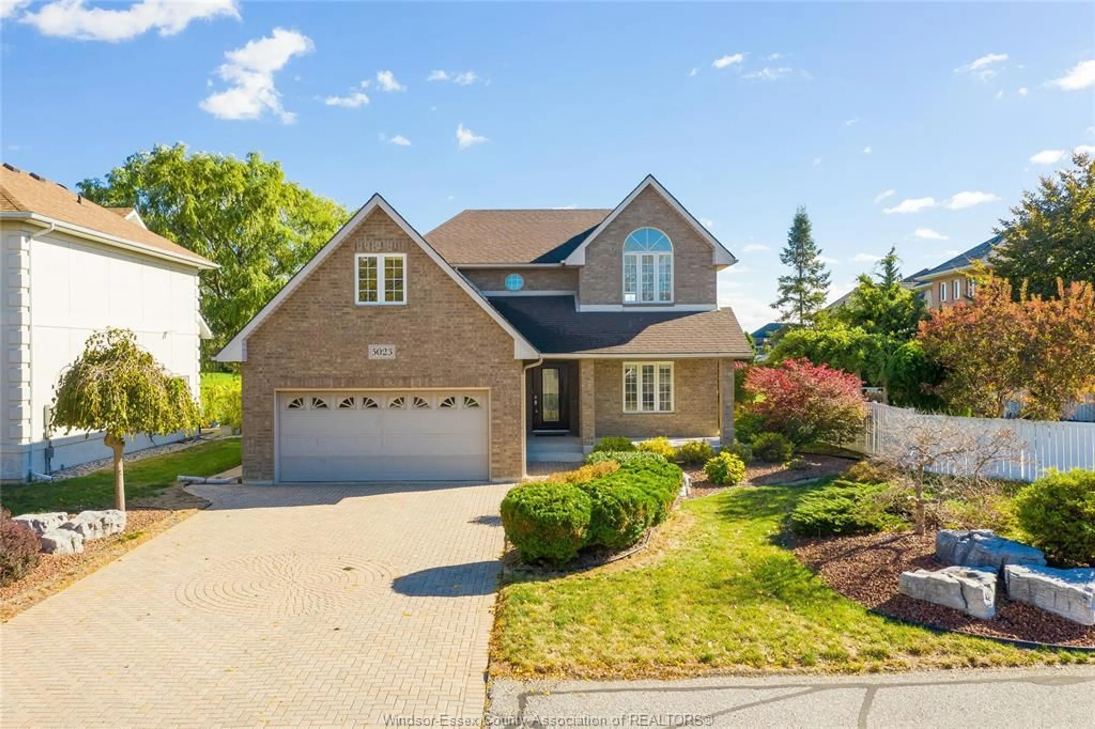 A pic from outside/outdoor area/front of a property/back of a property/a pic from drone, street for 5023 SOUTHWOOD LAKES Blvd, Windsor Ontario N9G 2Y1