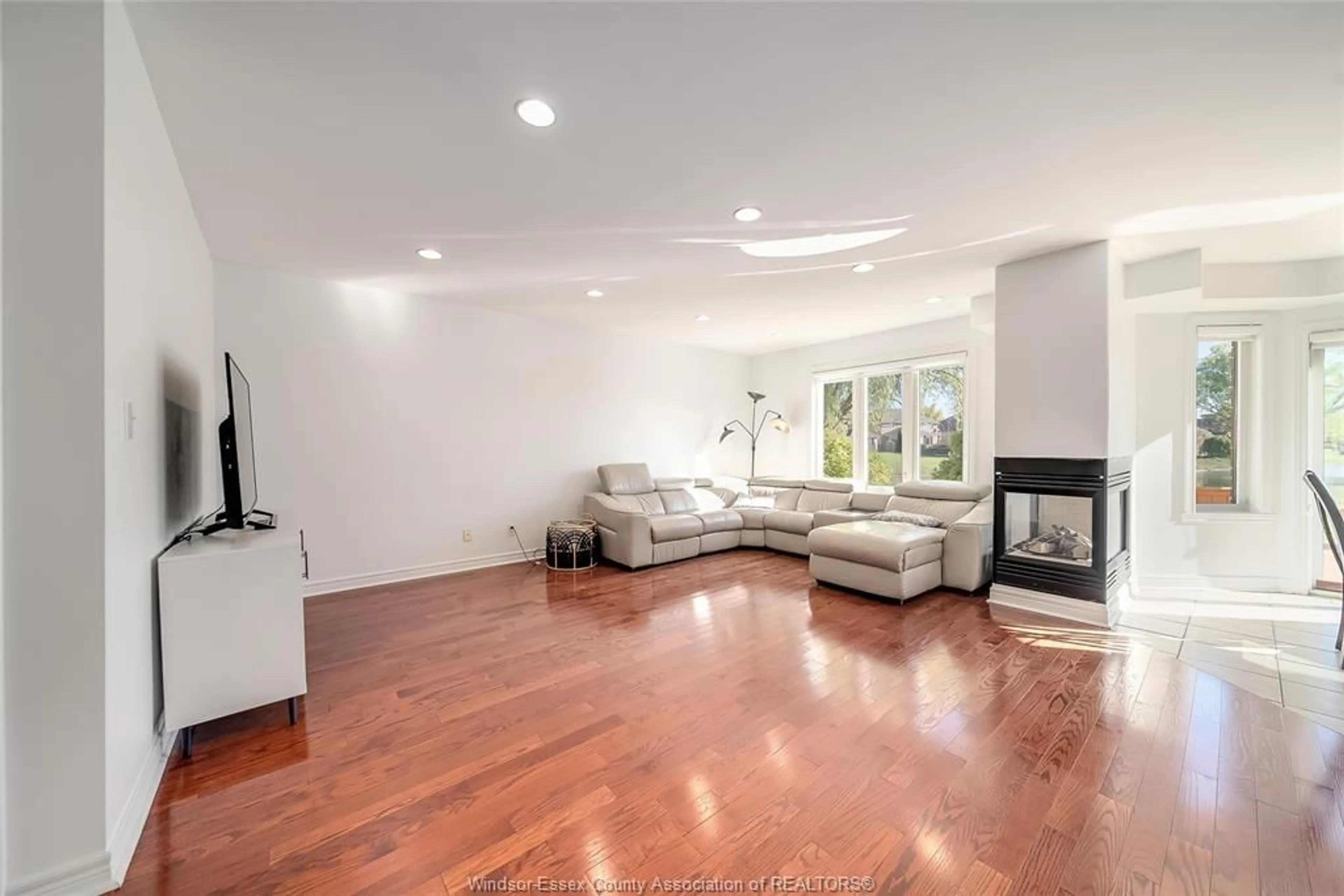 Living room with furniture, unknown for 5023 SOUTHWOOD LAKES Blvd, Windsor Ontario N9G 2Y1