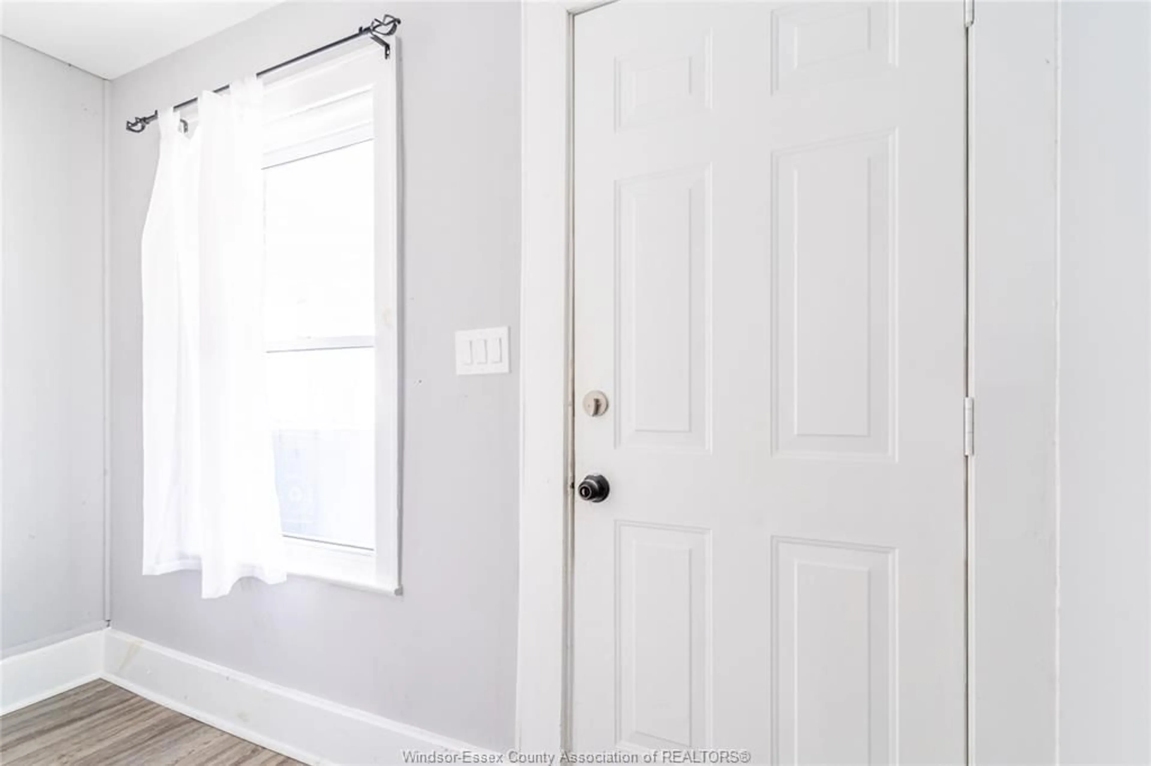 Indoor entryway for 357 Josephine Ave, Windsor Ontario N9B 2K9
