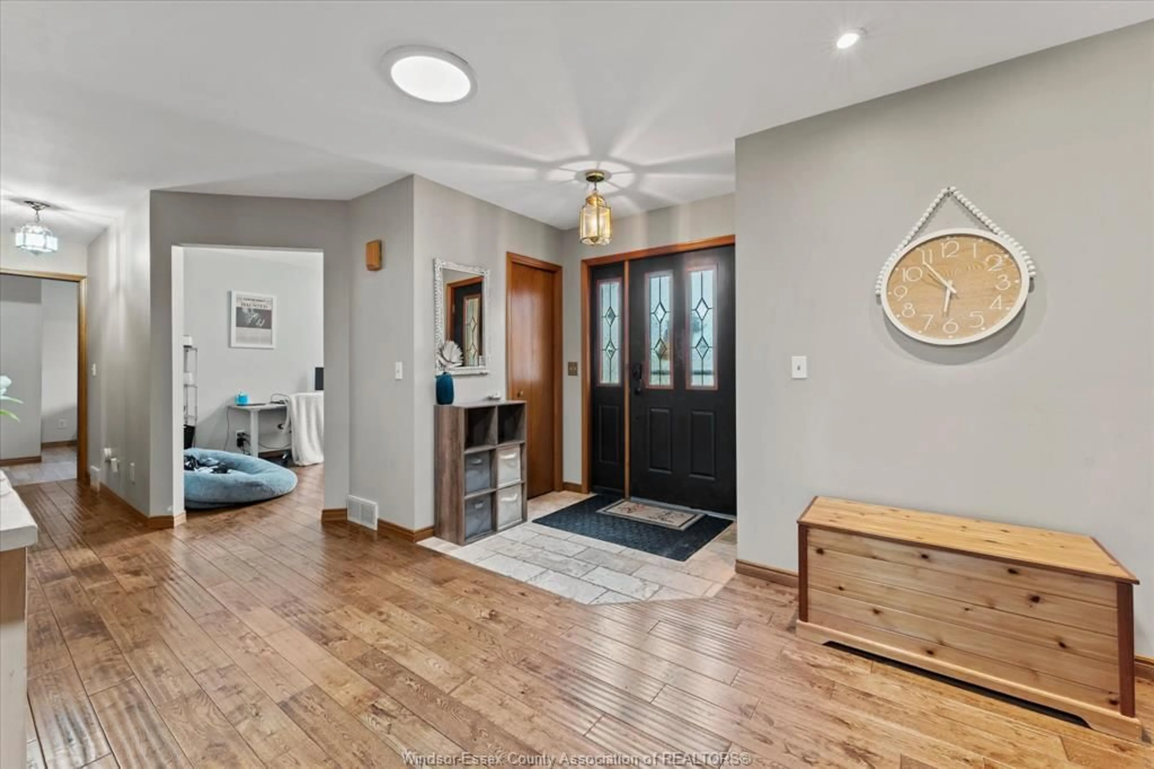 Indoor entryway for 1691 MAPLEWOOD, Lakeshore Ontario N8L 1C2