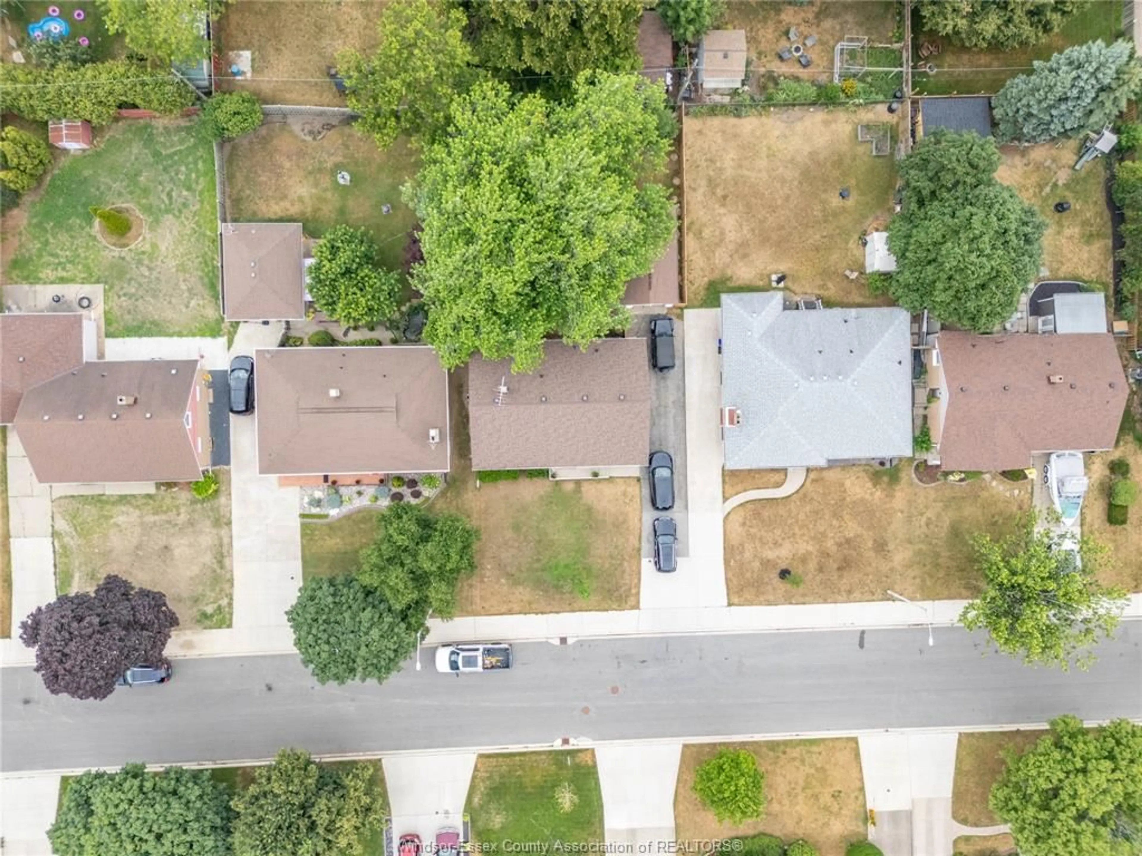 A pic from outside/outdoor area/front of a property/back of a property/a pic from drone, street for 7 GLADSTONE Ave, Leamington Ontario N9Y 2H4