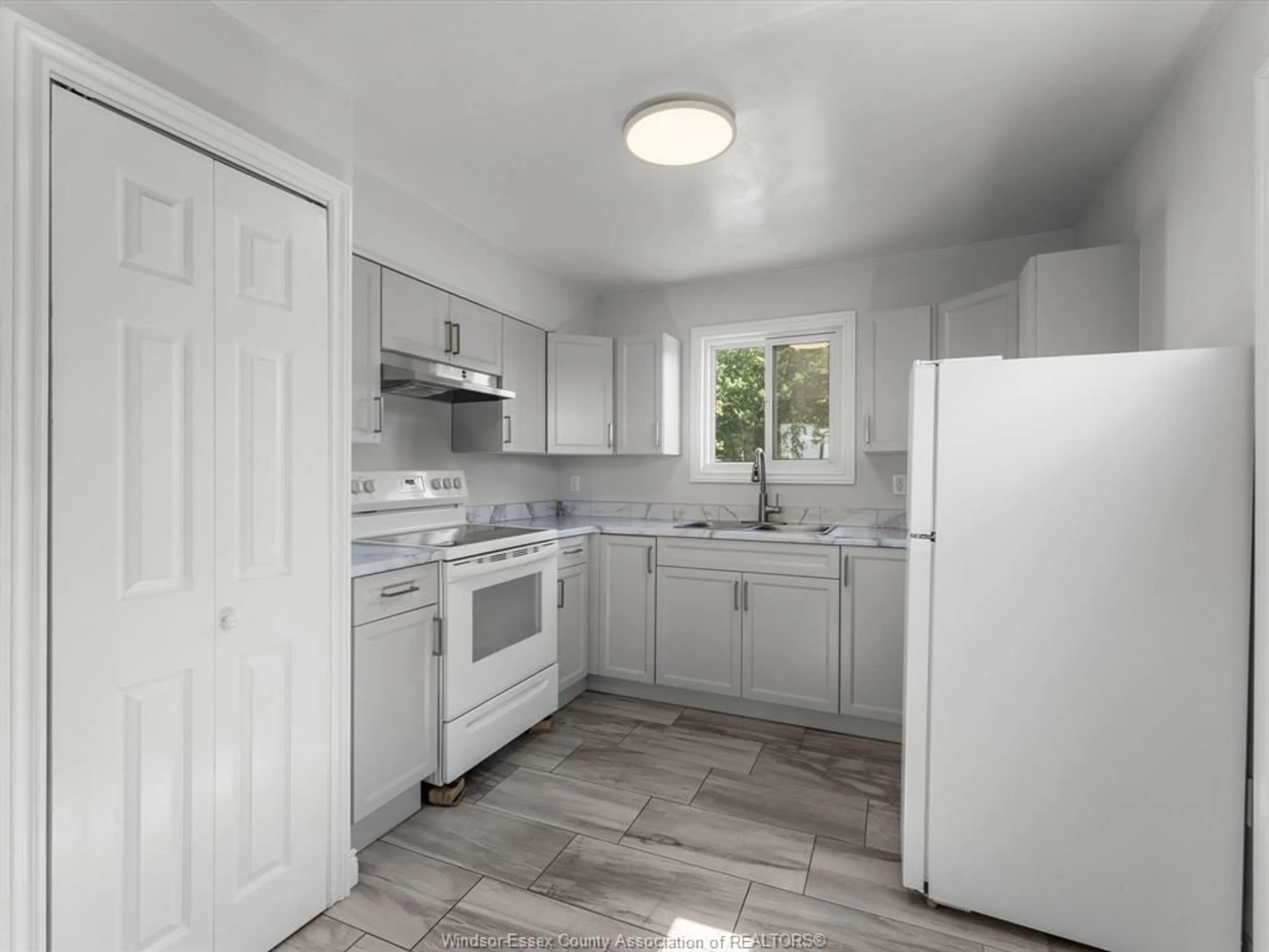 Standard kitchen, ceramic/tile floor for 8650 Malden Rd, LaSalle Ontario N9J 2V7