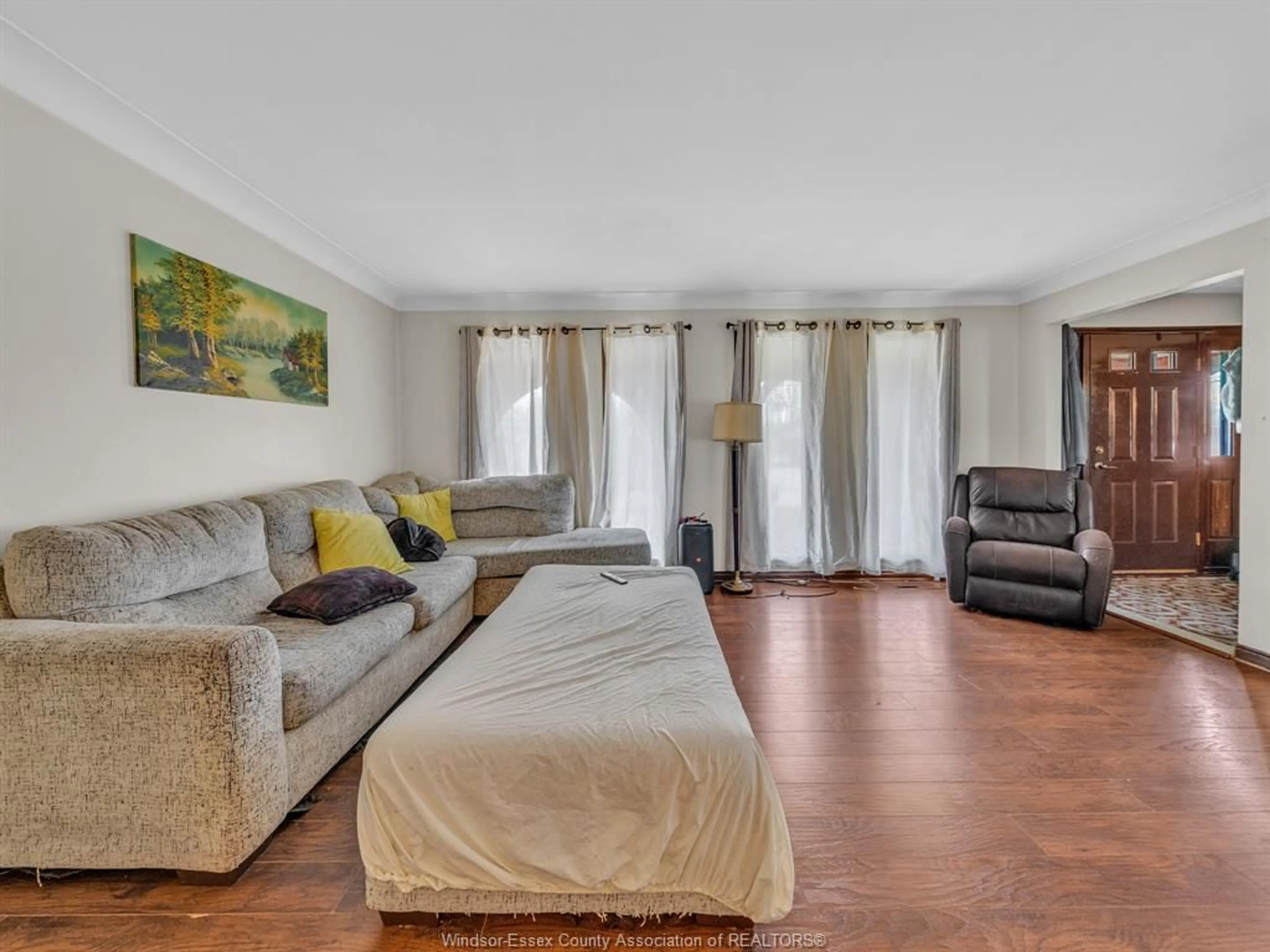 Living room with furniture, unknown for 2880 ST. CLAIR Alley, Windsor Ontario N9E 4B4