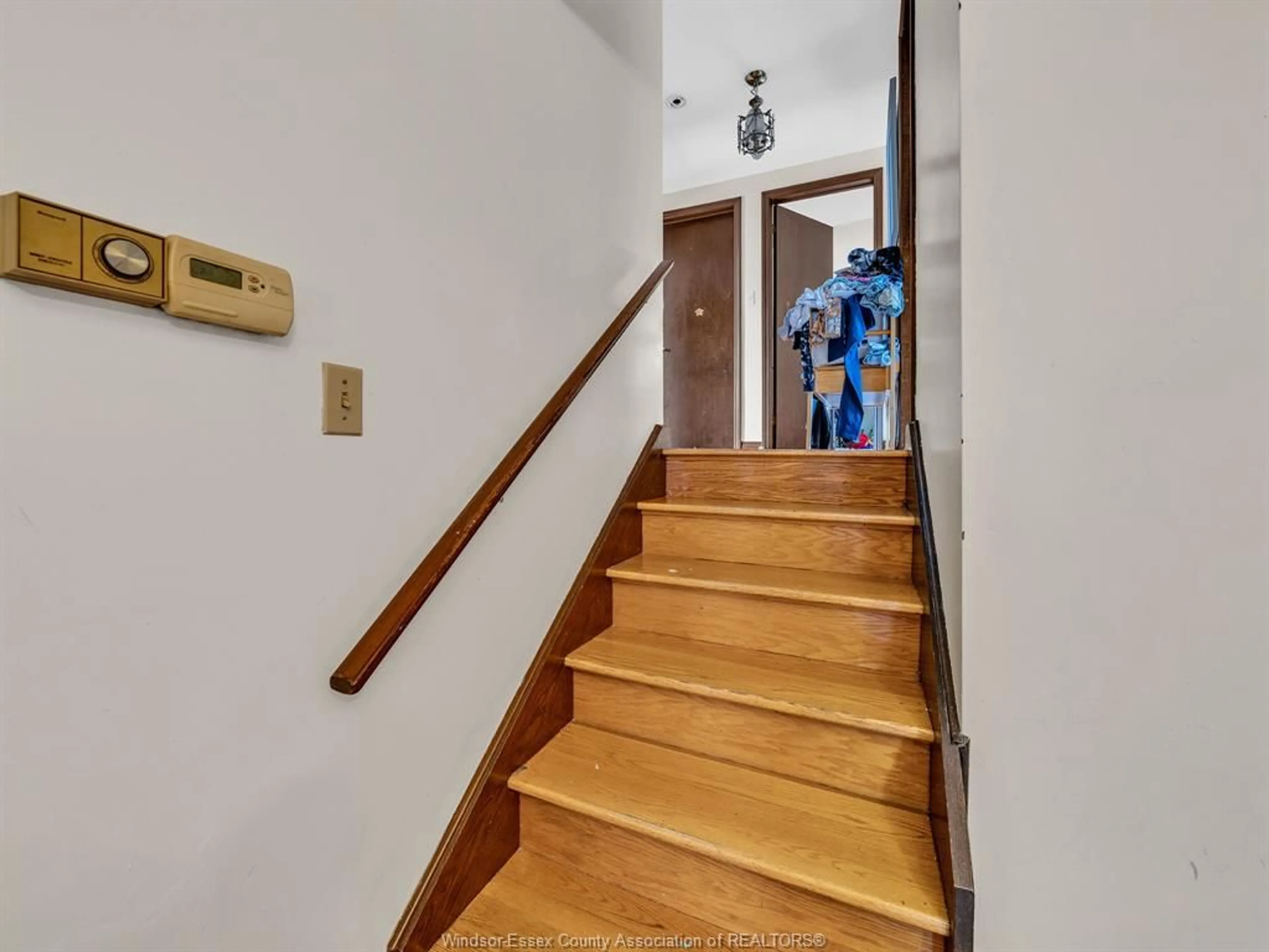 Stairs for 2880 ST. CLAIR Alley, Windsor Ontario N9E 4B4