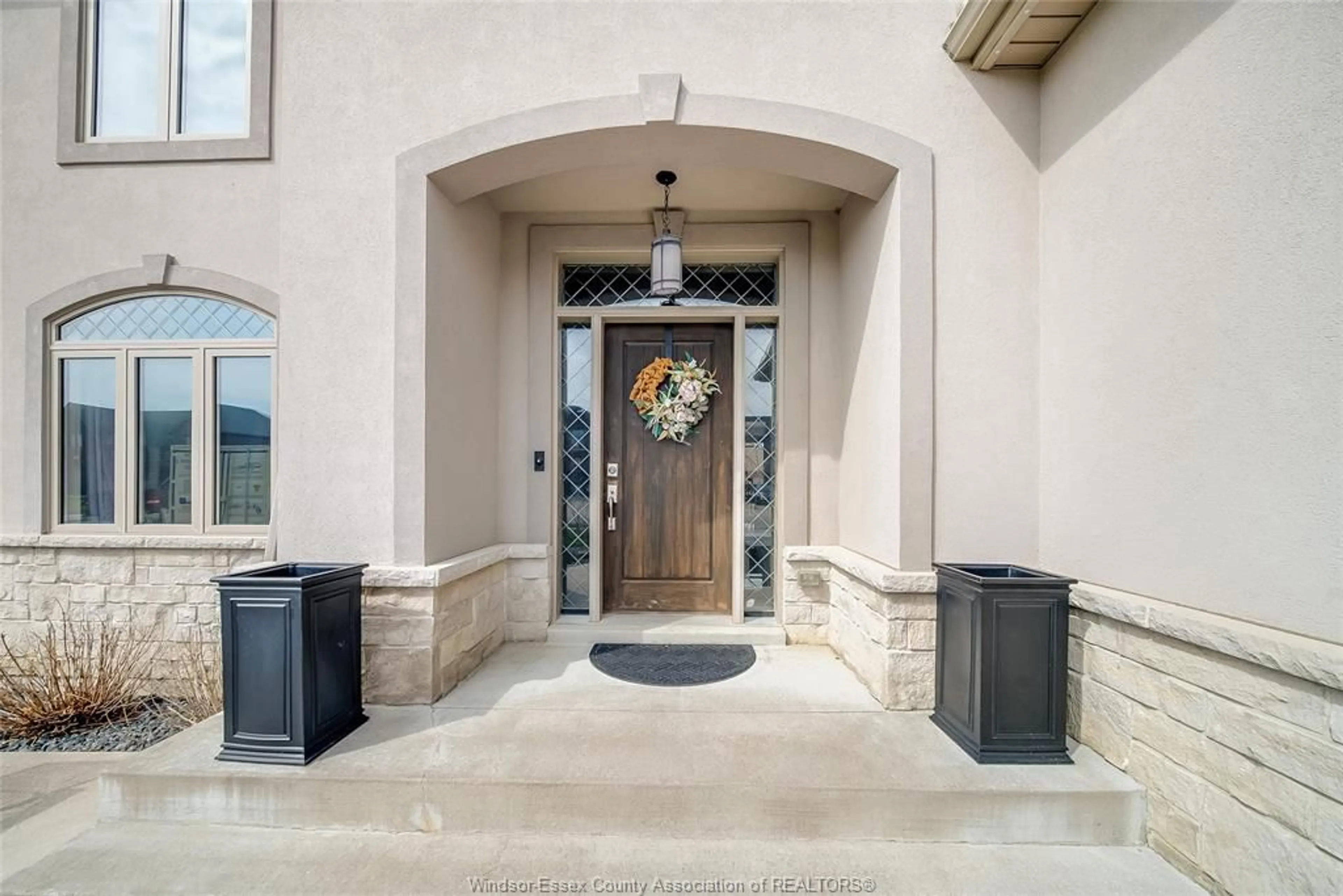 Indoor entryway for 1096 CHARLOTTE Cres, Lakeshore Ontario N8L 0X8