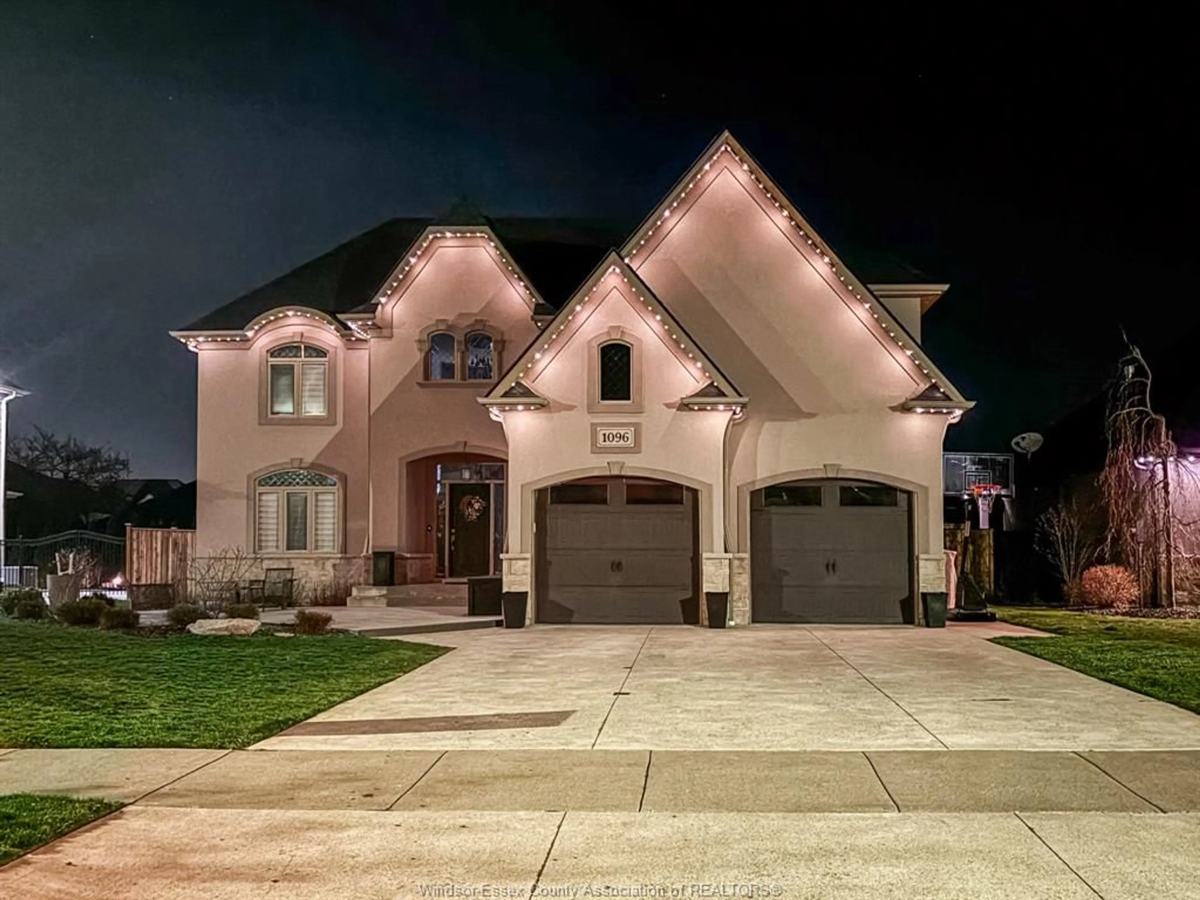 Home with brick exterior material, street for 1096 CHARLOTTE Cres, Lakeshore Ontario N8L 0X8