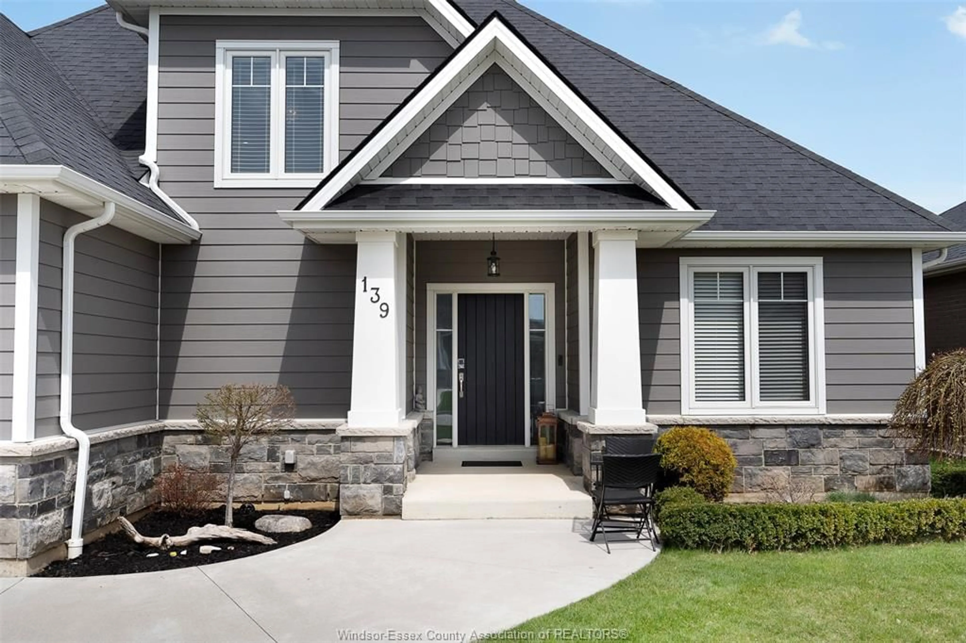 Home with vinyl exterior material, street for 139 Blue Jay Cres, Kingsville Ontario N9Y 0E3
